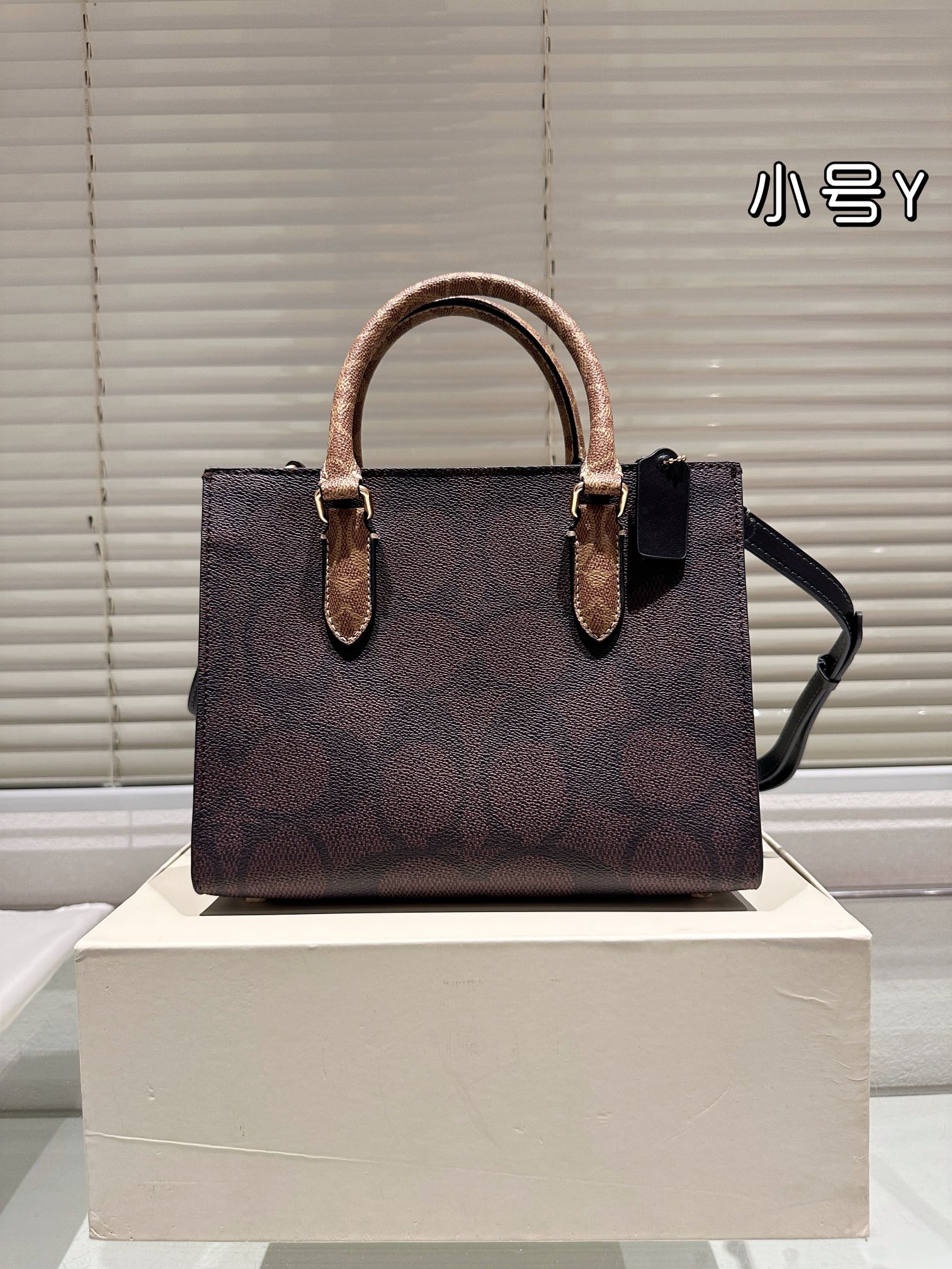 😀25288-COACH-$75 gallery