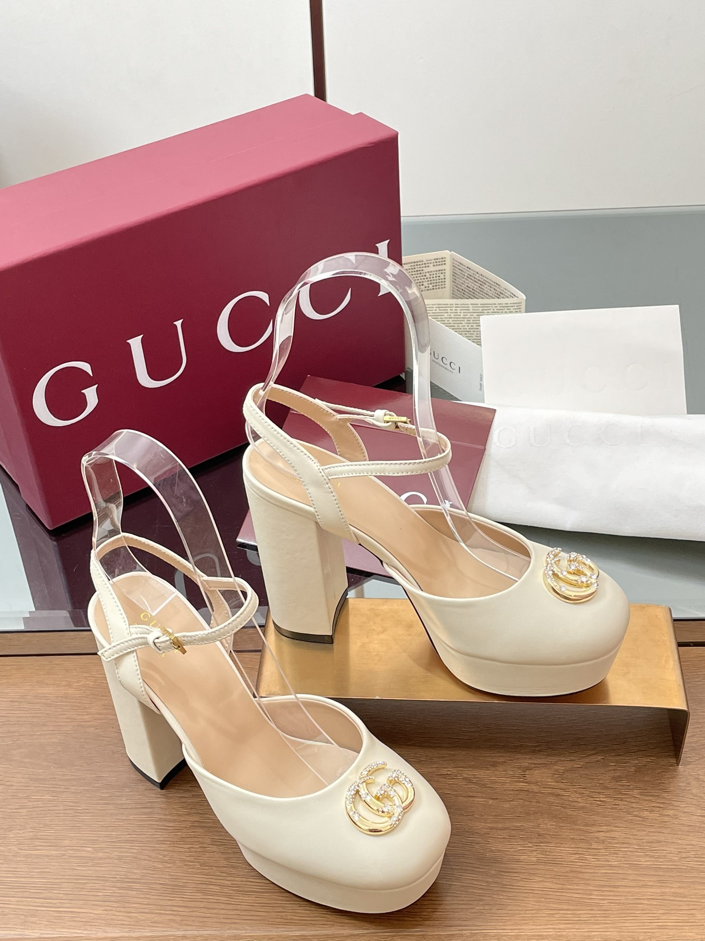 😀25525-Gucci-945 gallery