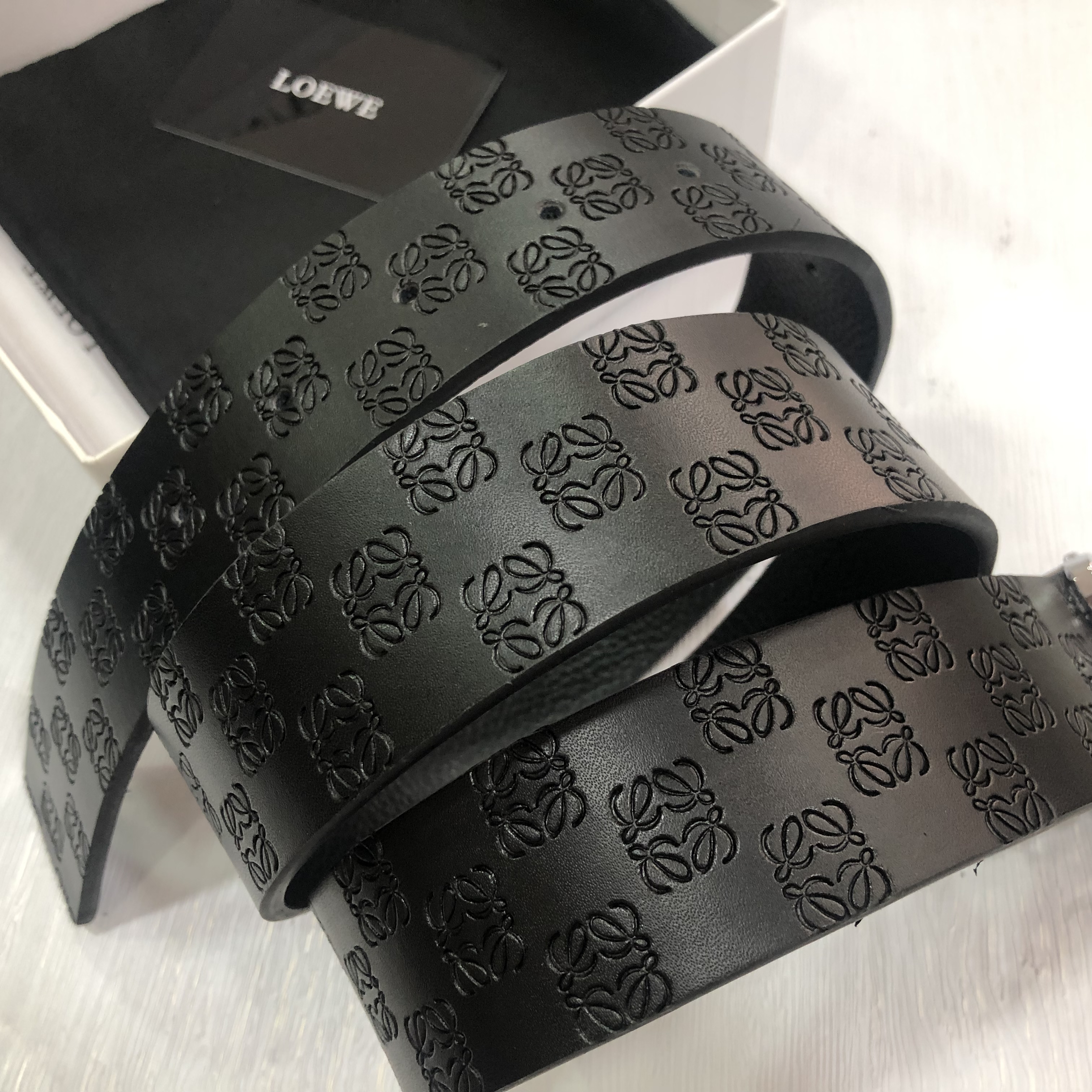 $25.89 LOEWE   3979-M gallery