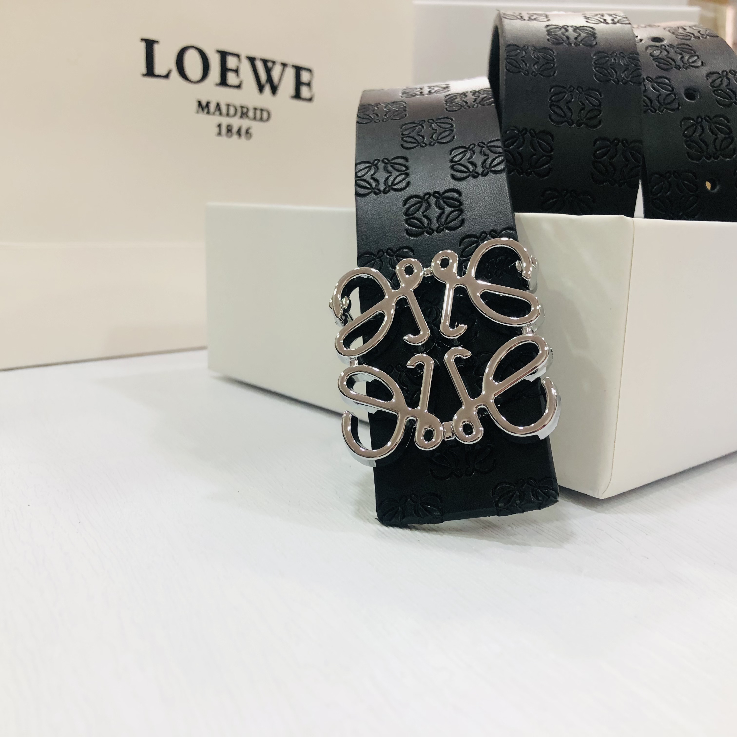 $25.89 LOEWE   3979-M gallery