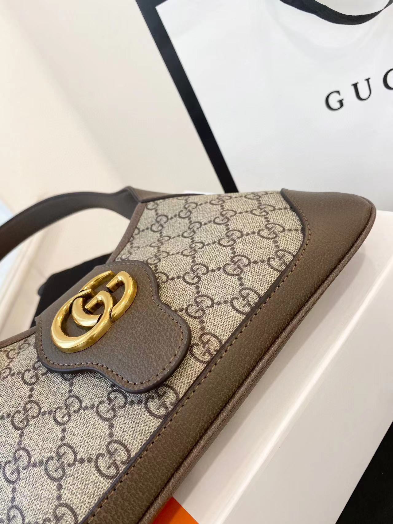 $49.89 GUCCI     306-10265-T gallery