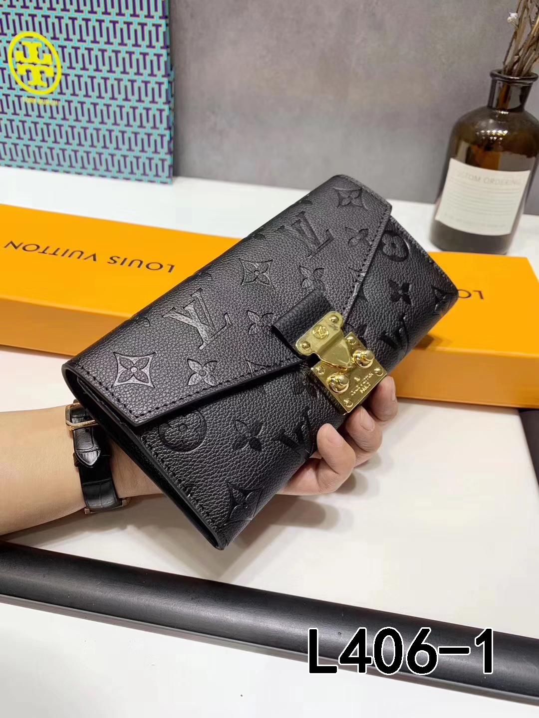 ..LV $58 gallery