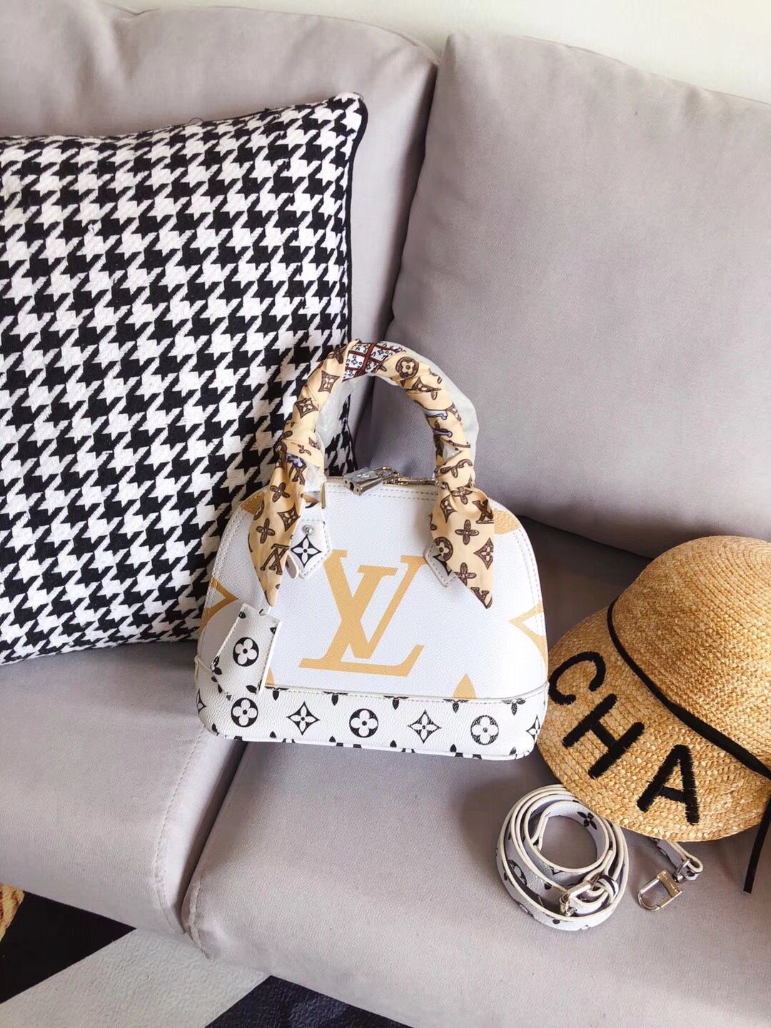 ..LV $59 gallery