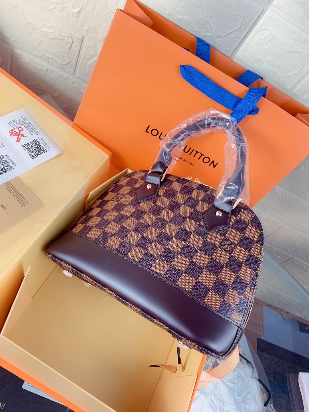 ..LV $61 gallery