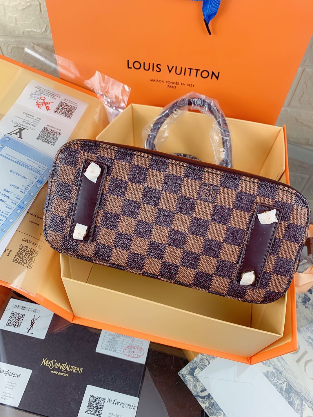 ..LV $61 gallery