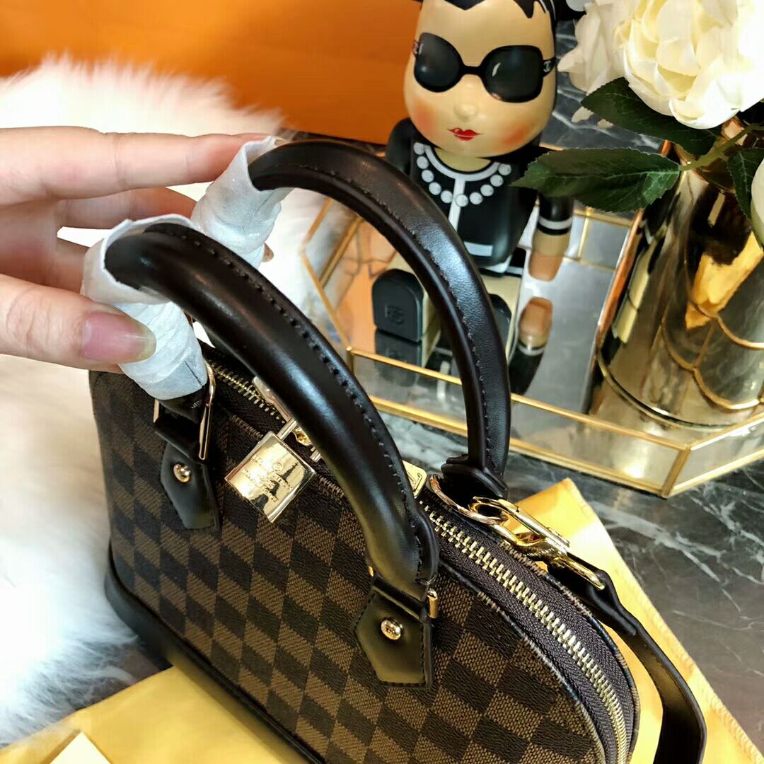 ..LV $61 gallery