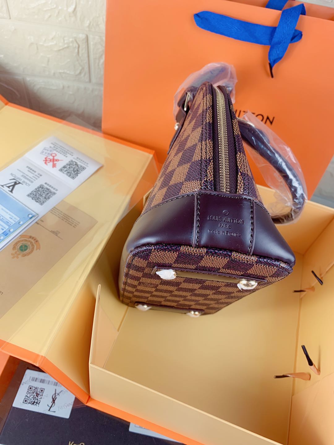 ..LV $61 gallery