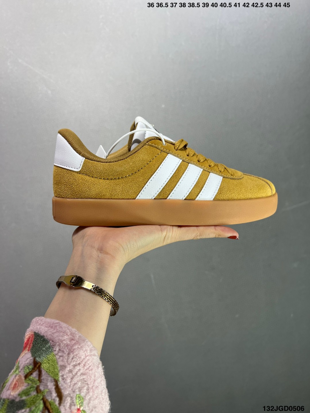 adidas 53.6$   code 351-7226-R gallery