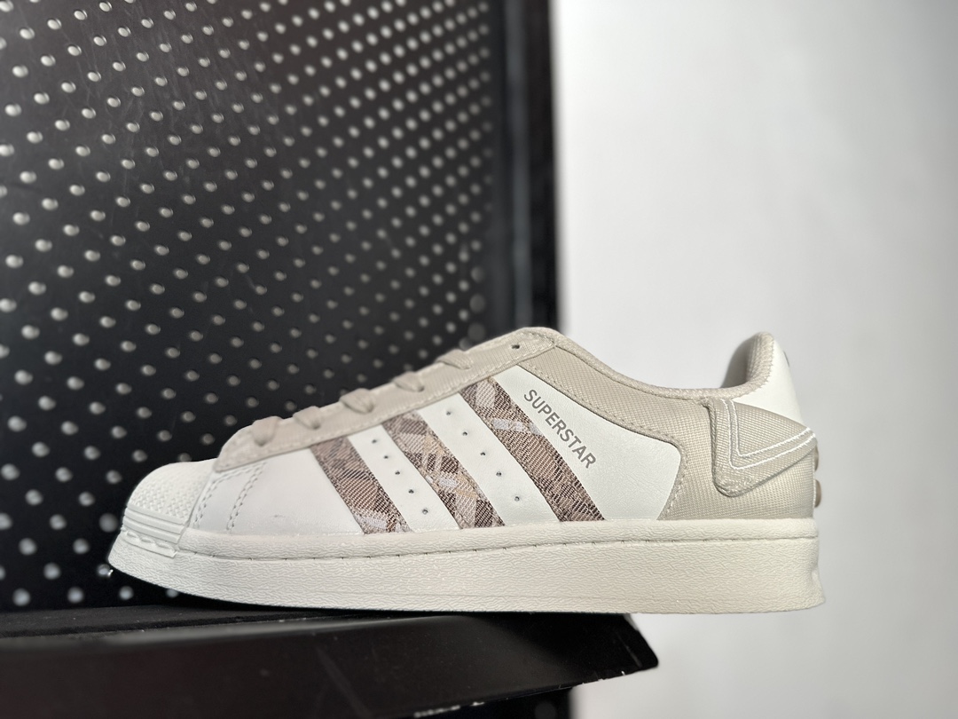 adidas  51.42$  code   351-6777-R gallery