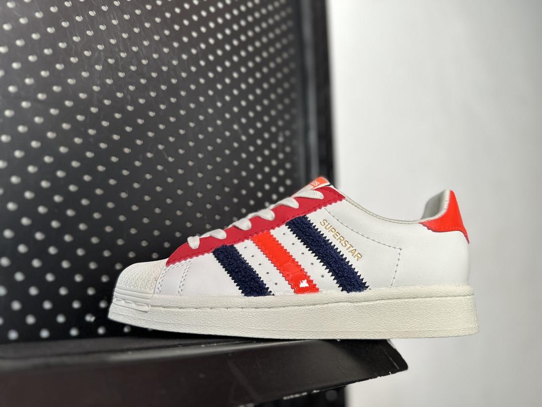 adidas  51.42$  code   351-6777-R gallery