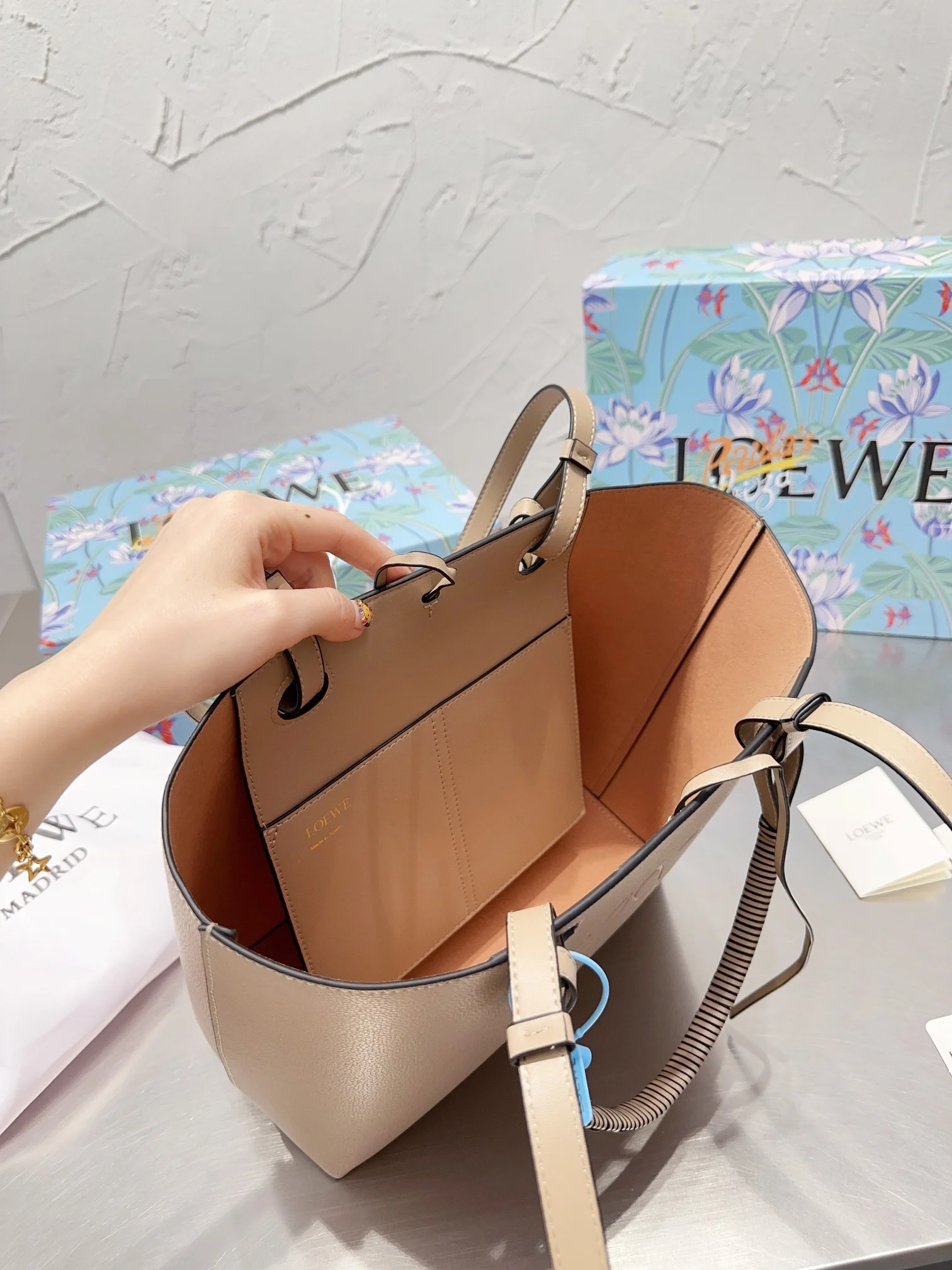 code:113481-428-59.99$-loewe-with box gallery