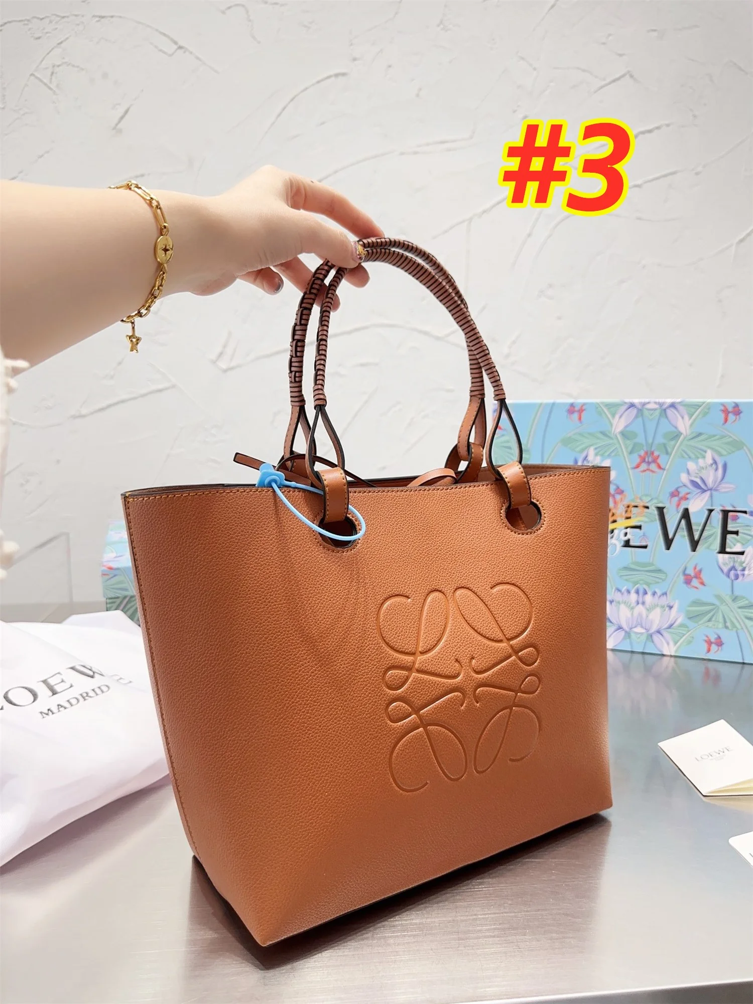 code:113481-428-59.99$-loewe-with box gallery