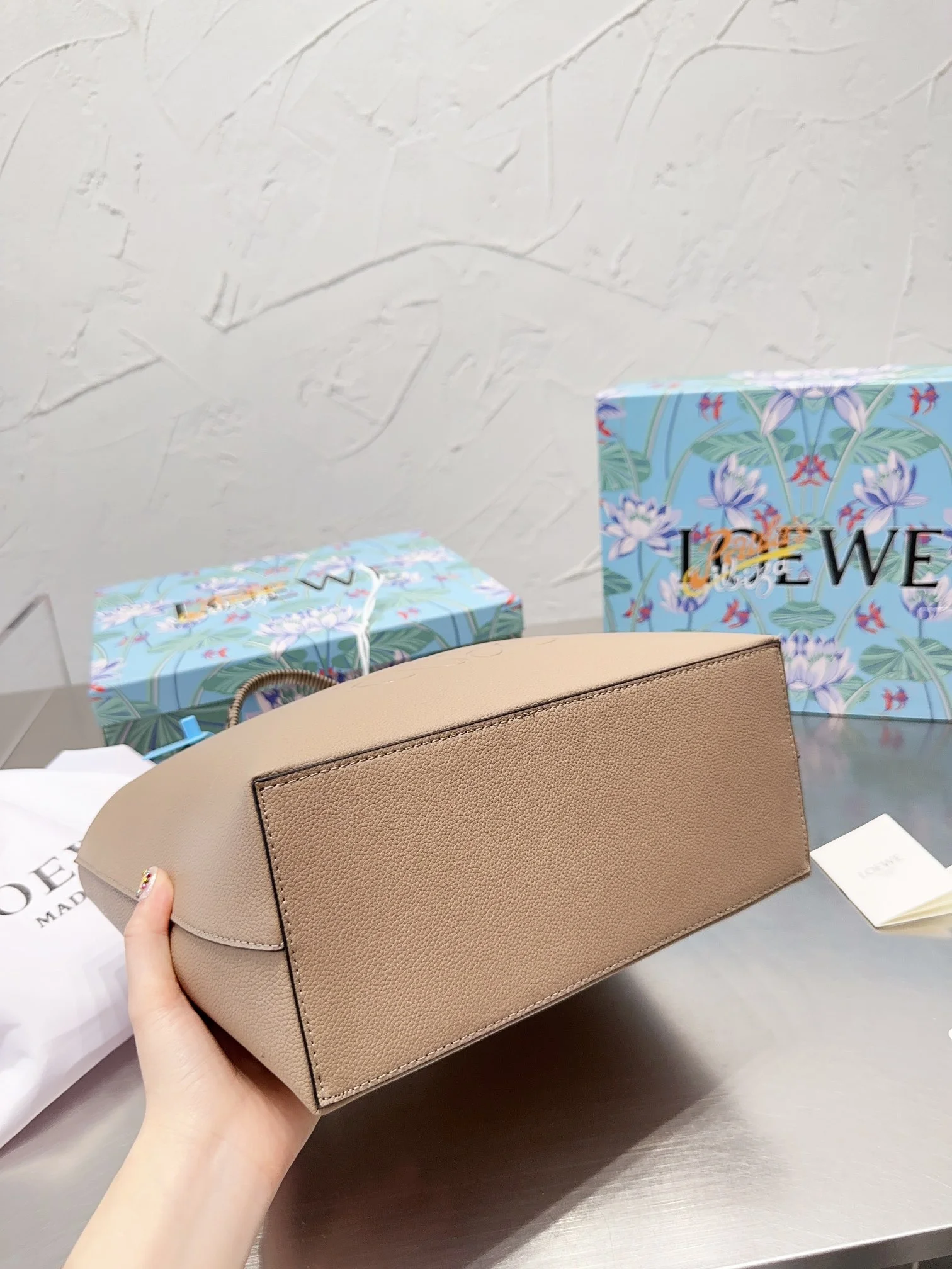 code:113481-428-59.99$-loewe-with box gallery