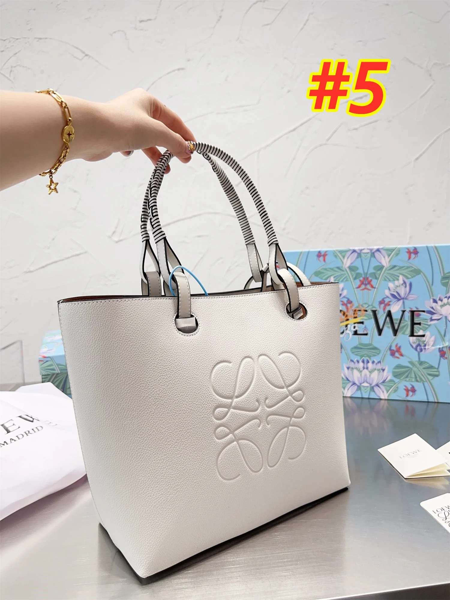 code:113481-428-59.99$-loewe-with box gallery