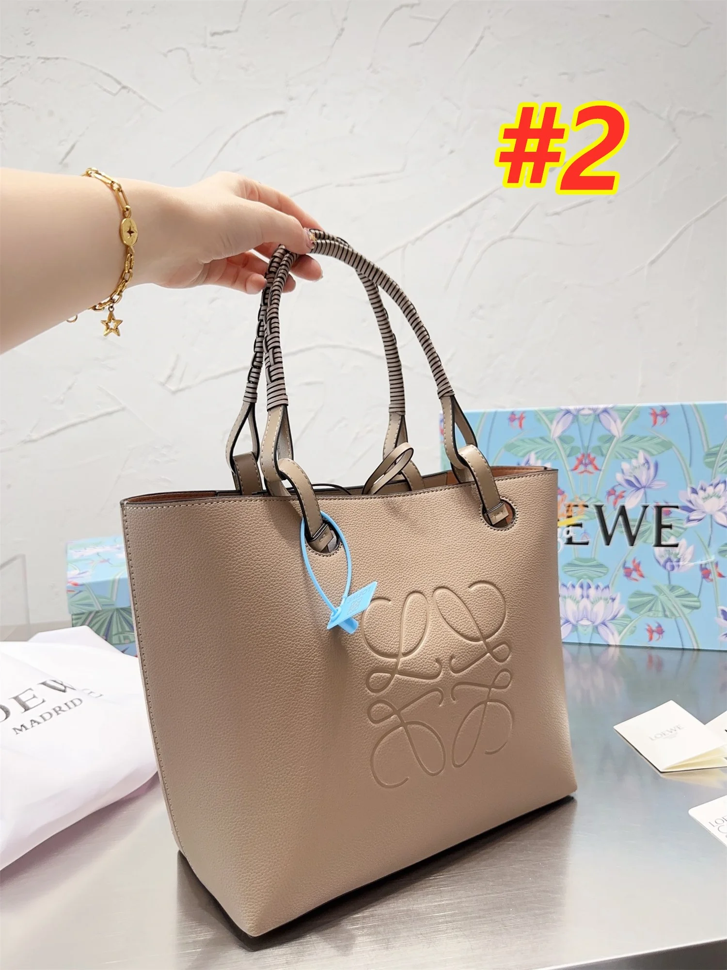 code:113481-428-59.99$-loewe-with box gallery