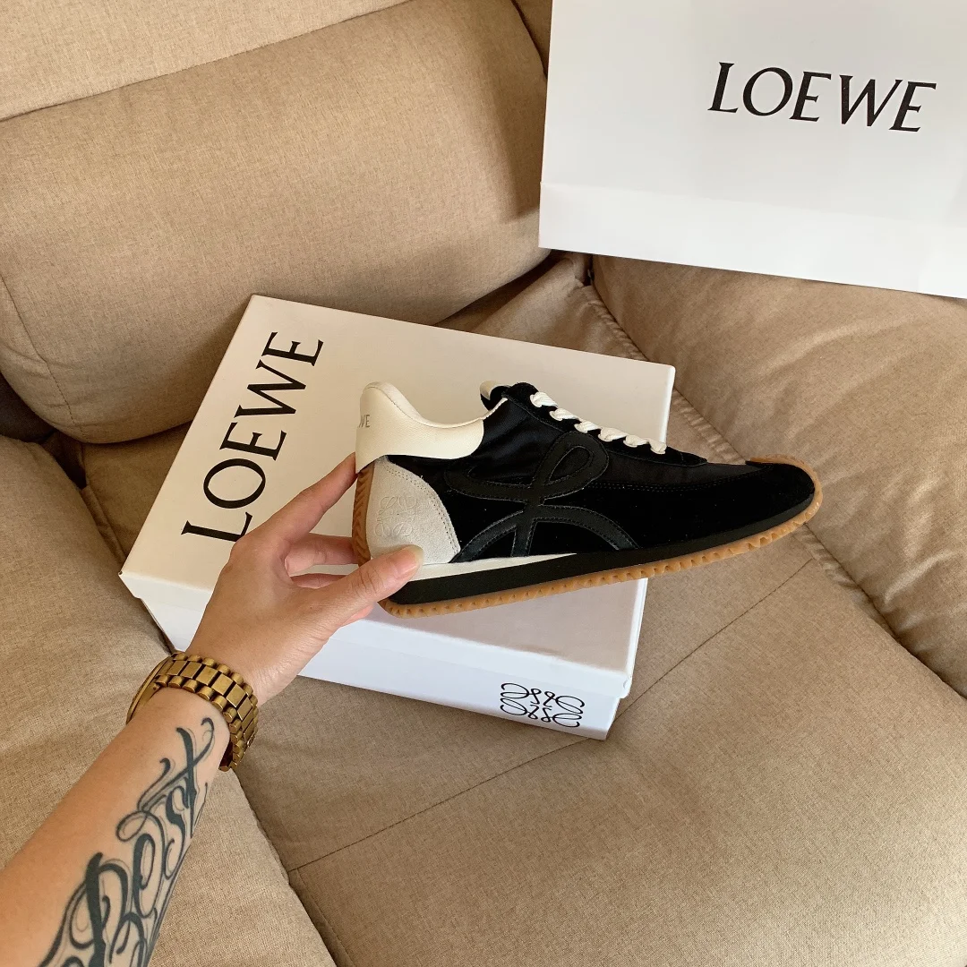 code:3100-485-68$-With box-loewe gallery