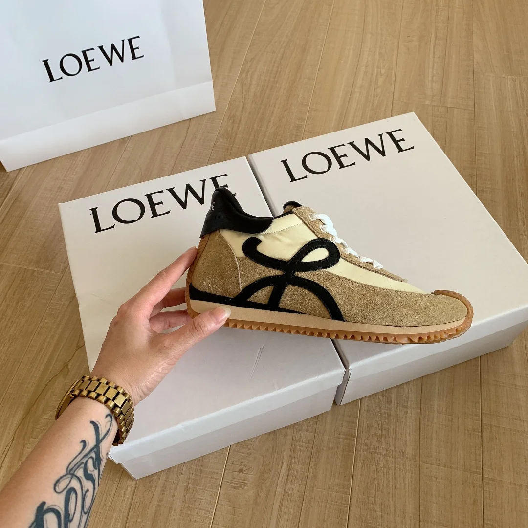 code:3100-485-68$-With box-loewe gallery