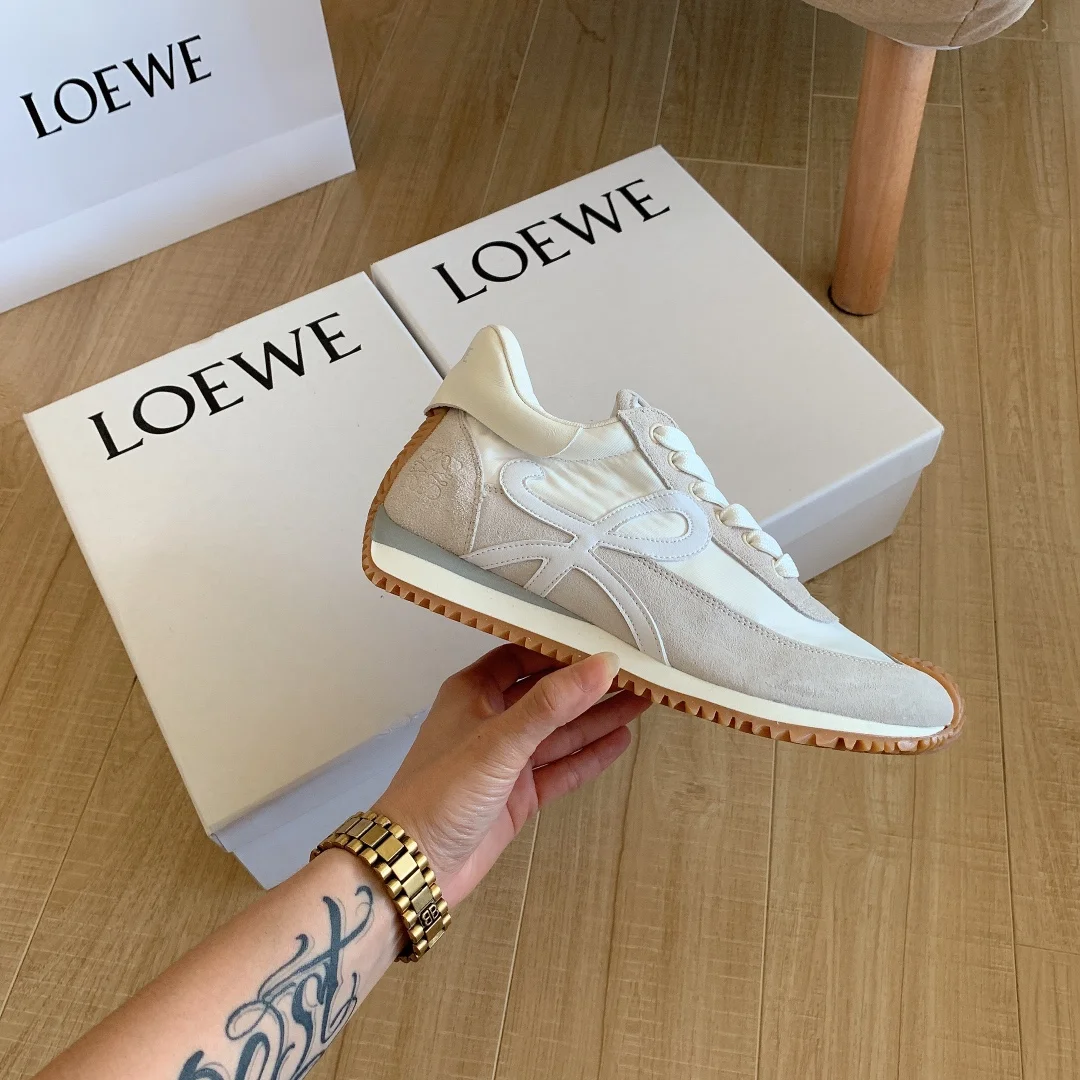 code:3100-485-68$-With box-loewe gallery