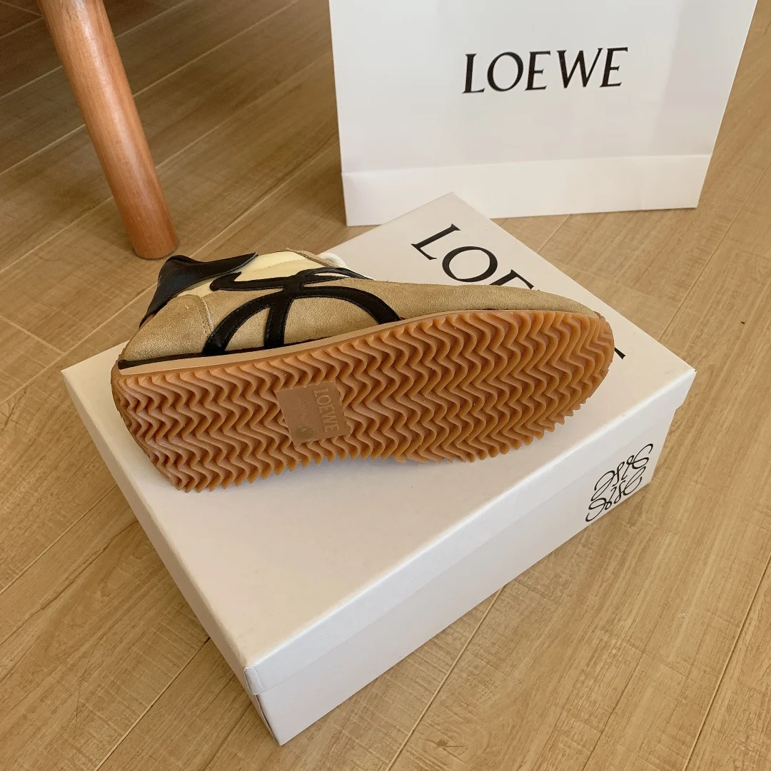 code:3100-485-68$-With box-loewe gallery