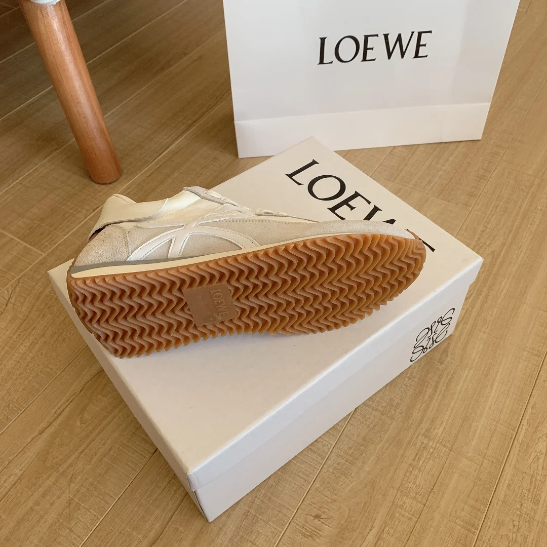 code:3100-485-68$-With box-loewe gallery