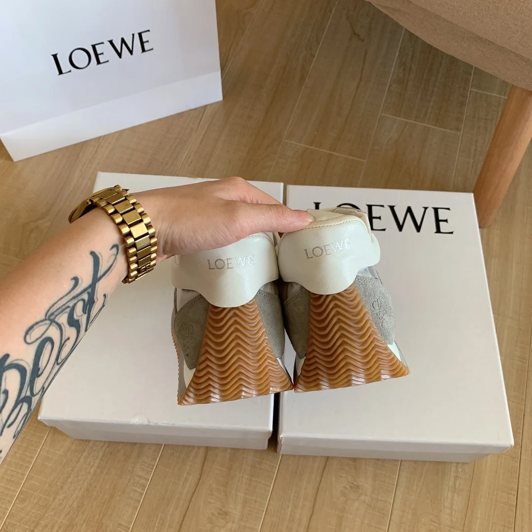 code:3100-485-68$-With box-loewe gallery