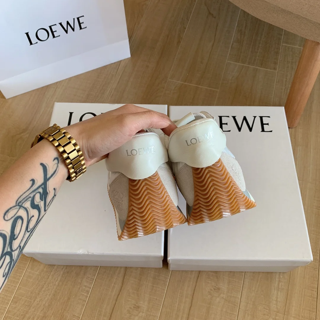 code:3100-485-68$-With box-loewe gallery