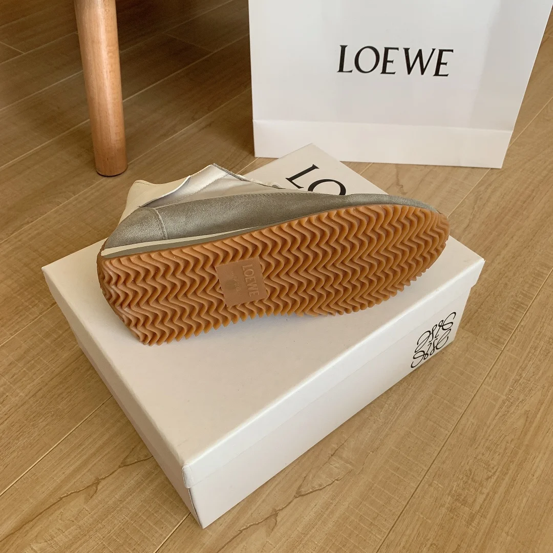 code:3100-485-68$-With box-loewe gallery