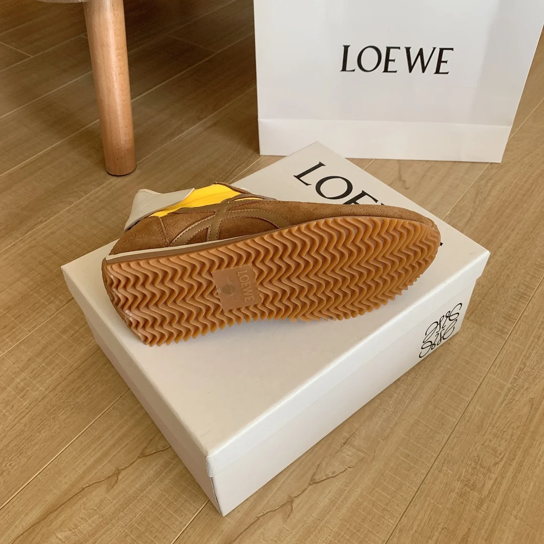 code:3100-485-68$-With box-loewe gallery