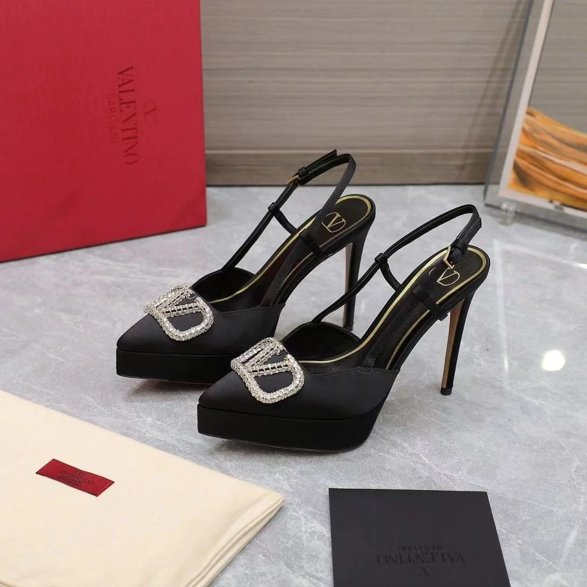 code:3325-100$-VALENTINO-with box gallery