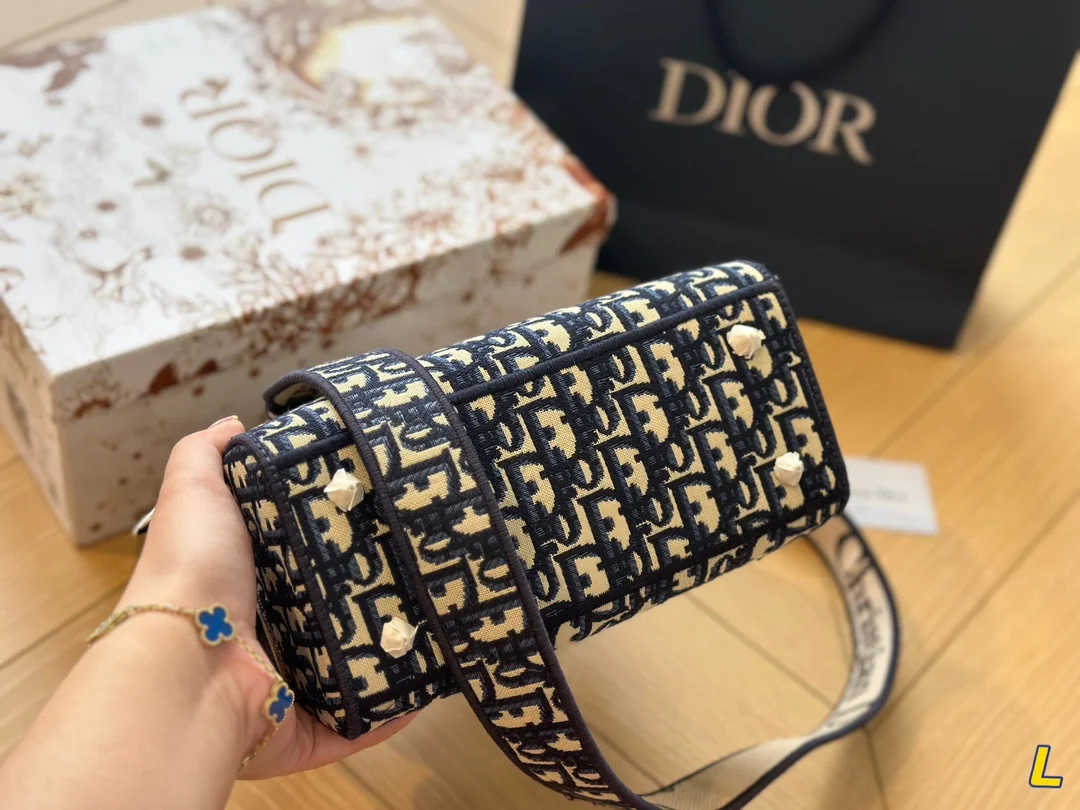 code:3352-392-55.99$-dior-with box gallery