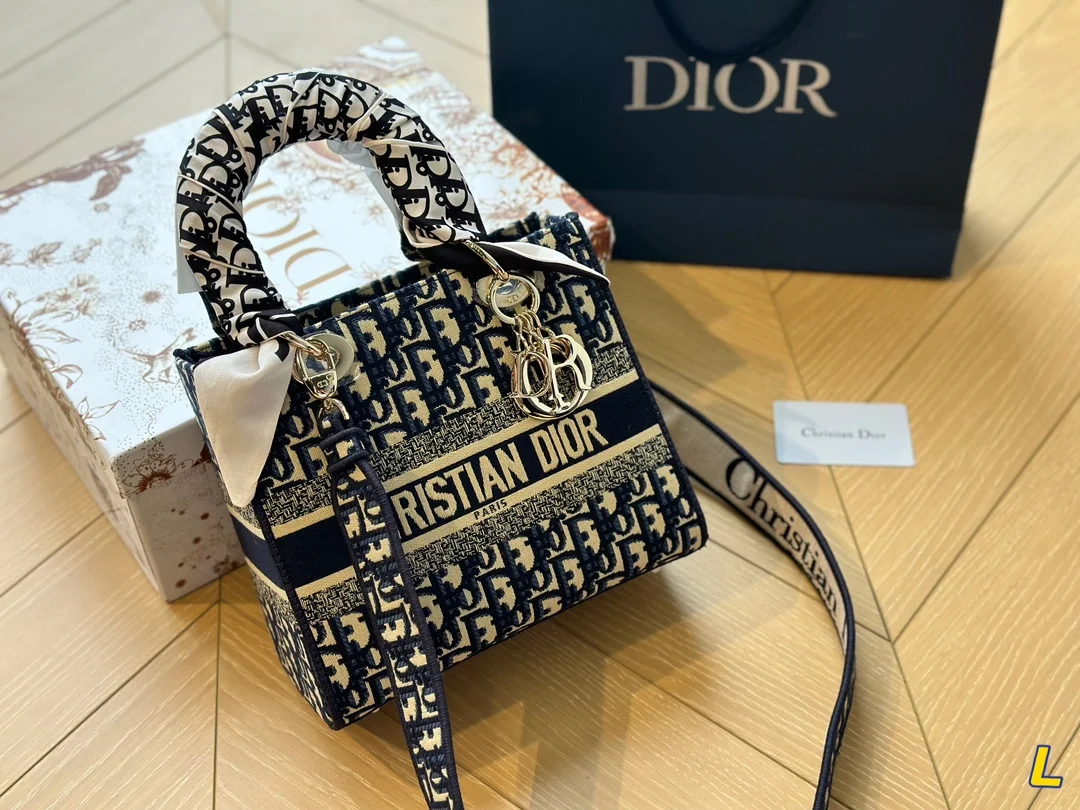 code:3352-392-55.99$-dior-with box gallery