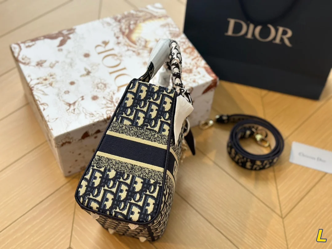 code:3352-392-55.99$-dior-with box gallery