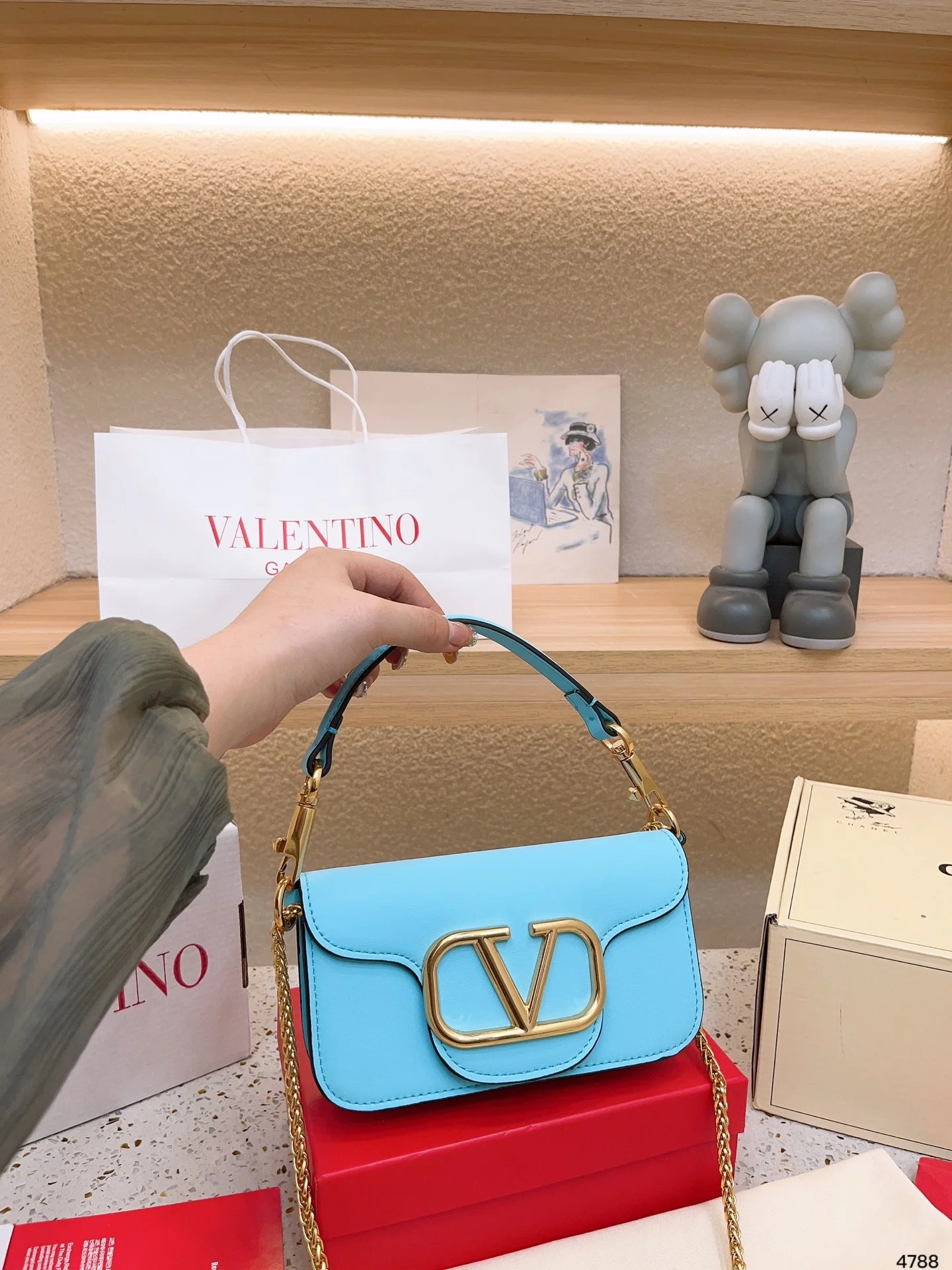 code:3485-495-68$-Valentino-with box gallery