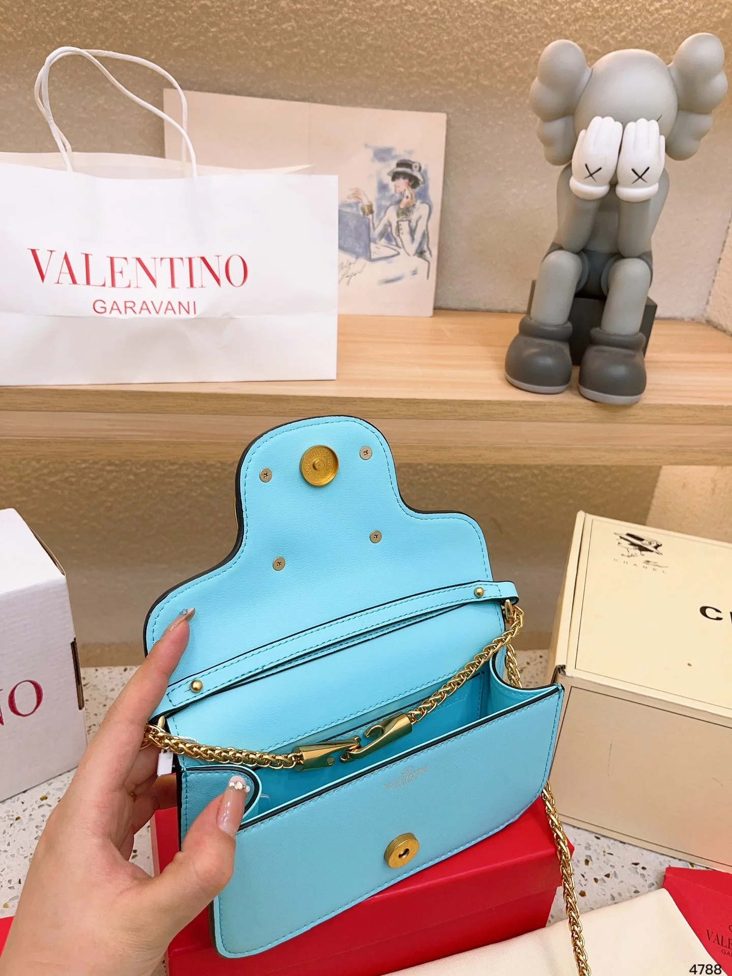 code:3485-495-68$-Valentino-with box gallery