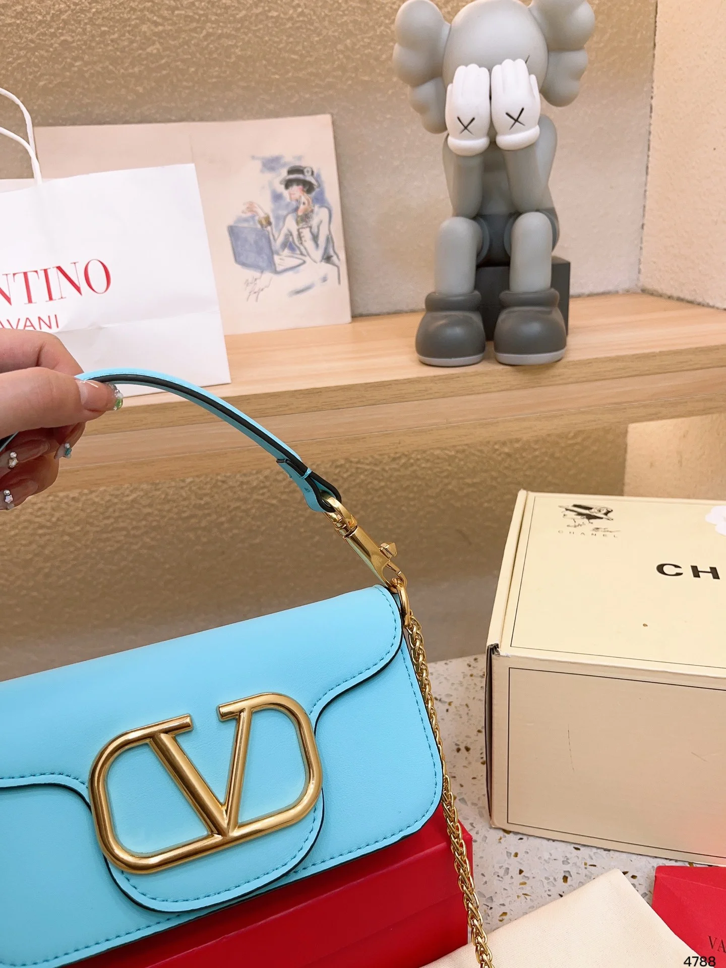 code:3485-495-68$-Valentino-with box gallery