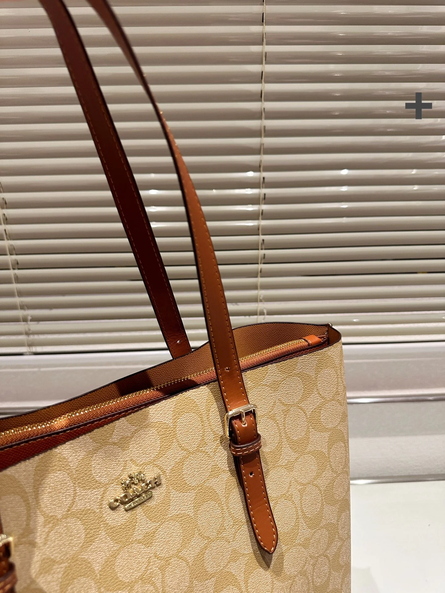 code:3496-445-62$-COACH-with box gallery