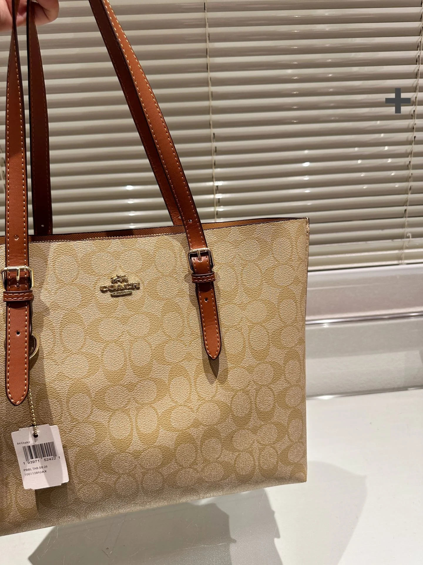 code:3496-445-62$-COACH-with box gallery