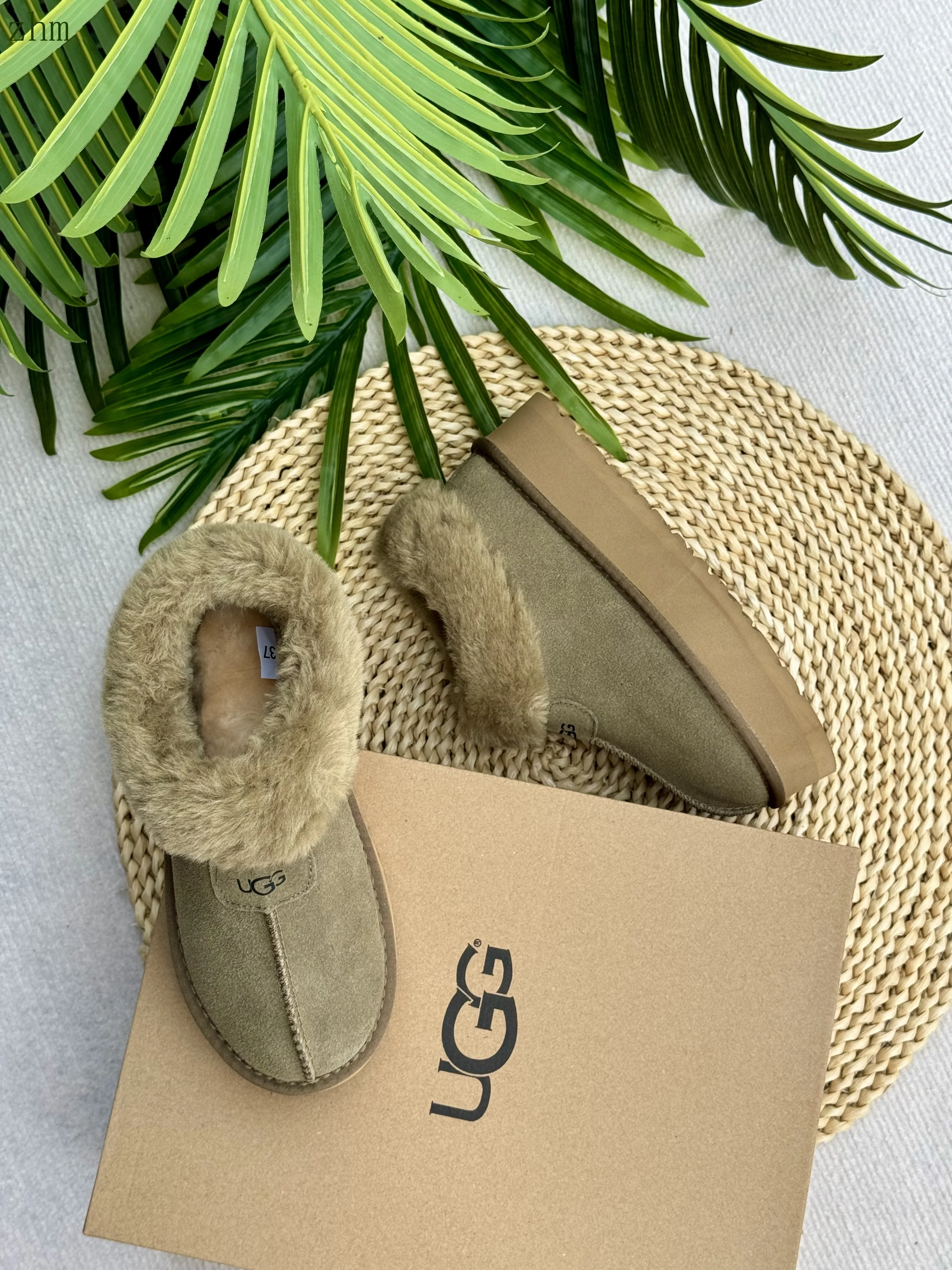 code:3507-385-51.99$-UGG-with box gallery