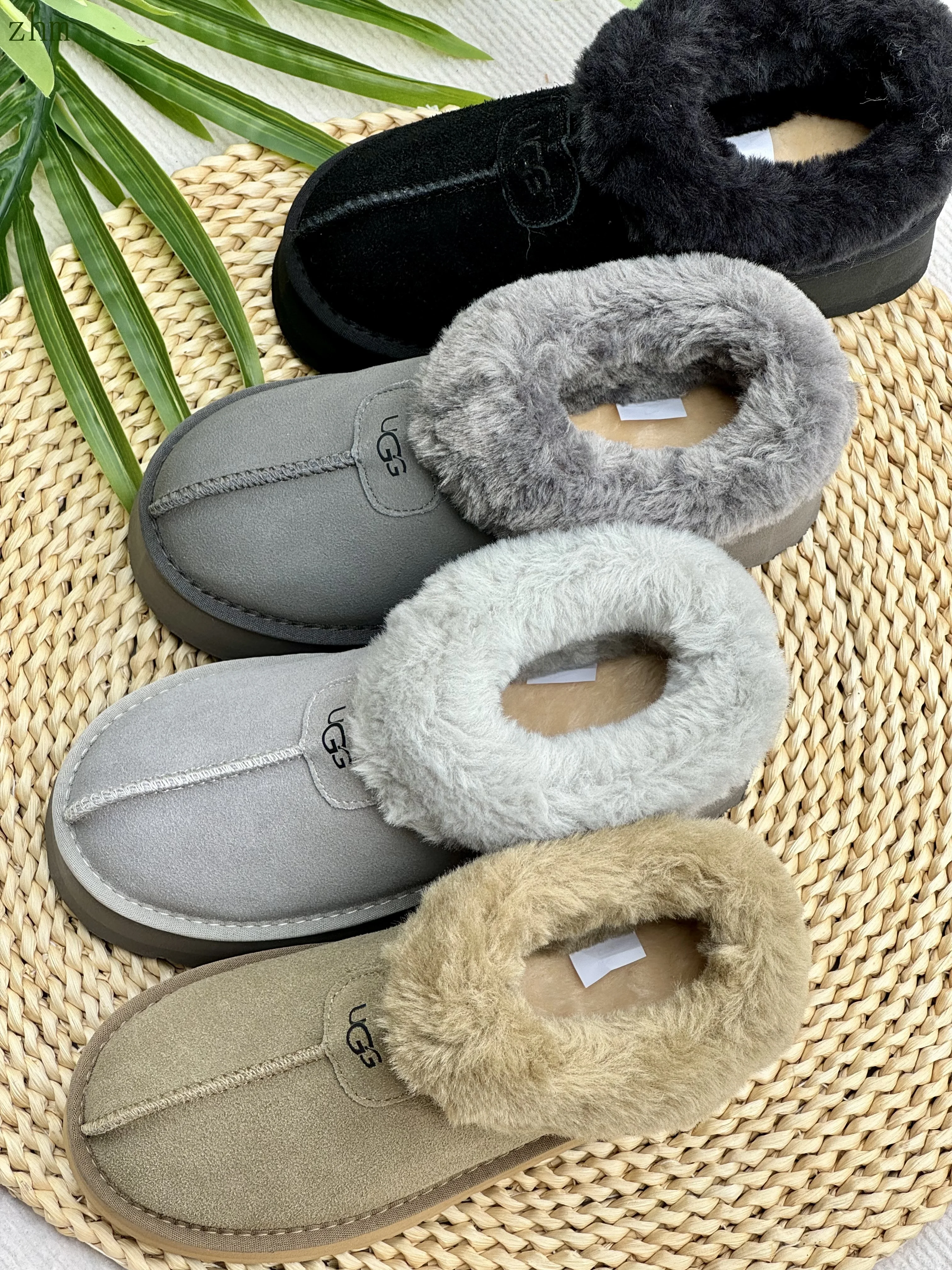 code:3507-385-51.99$-UGG-with box gallery