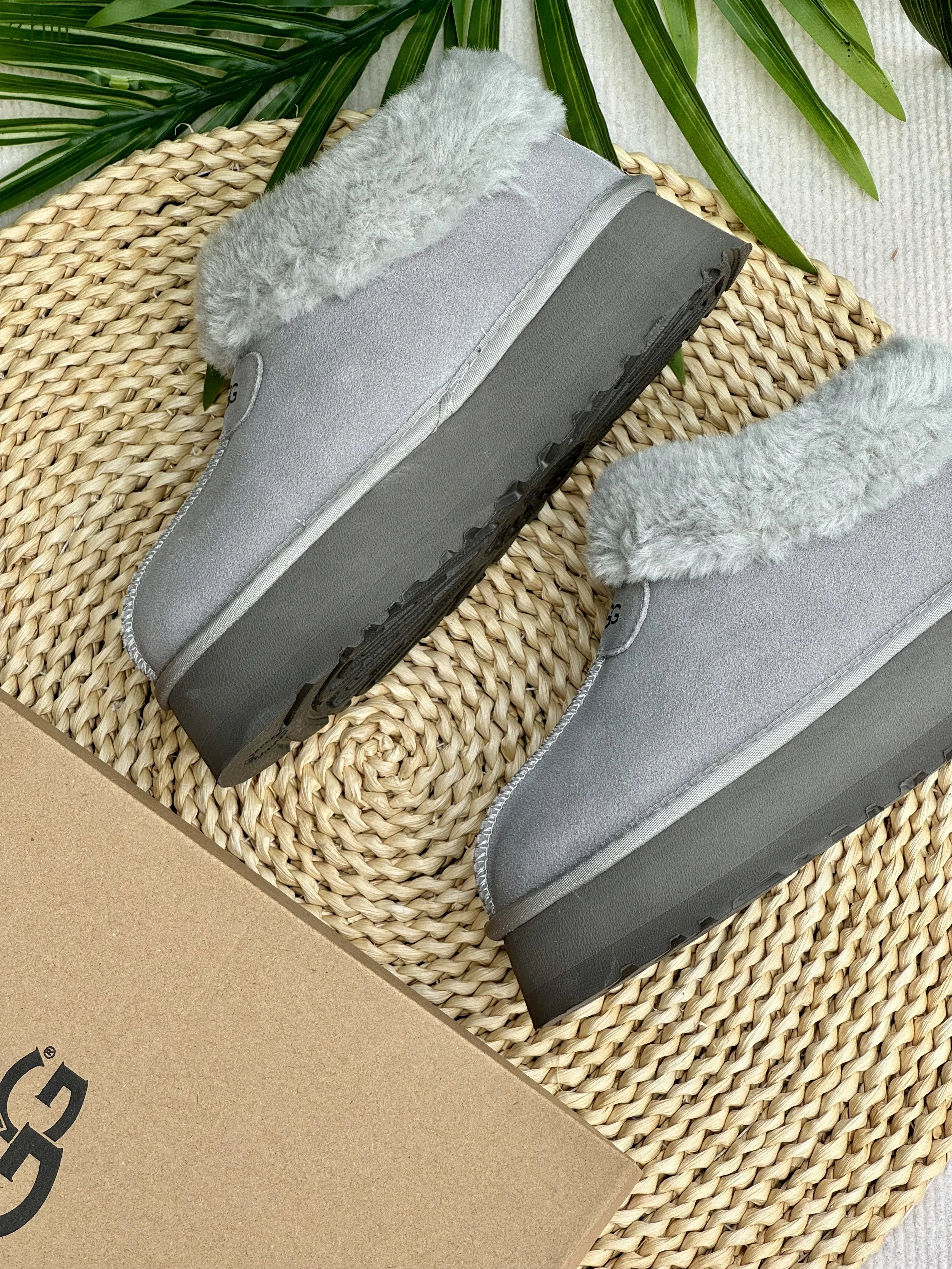 code:3507-385-51.99$-UGG-with box gallery