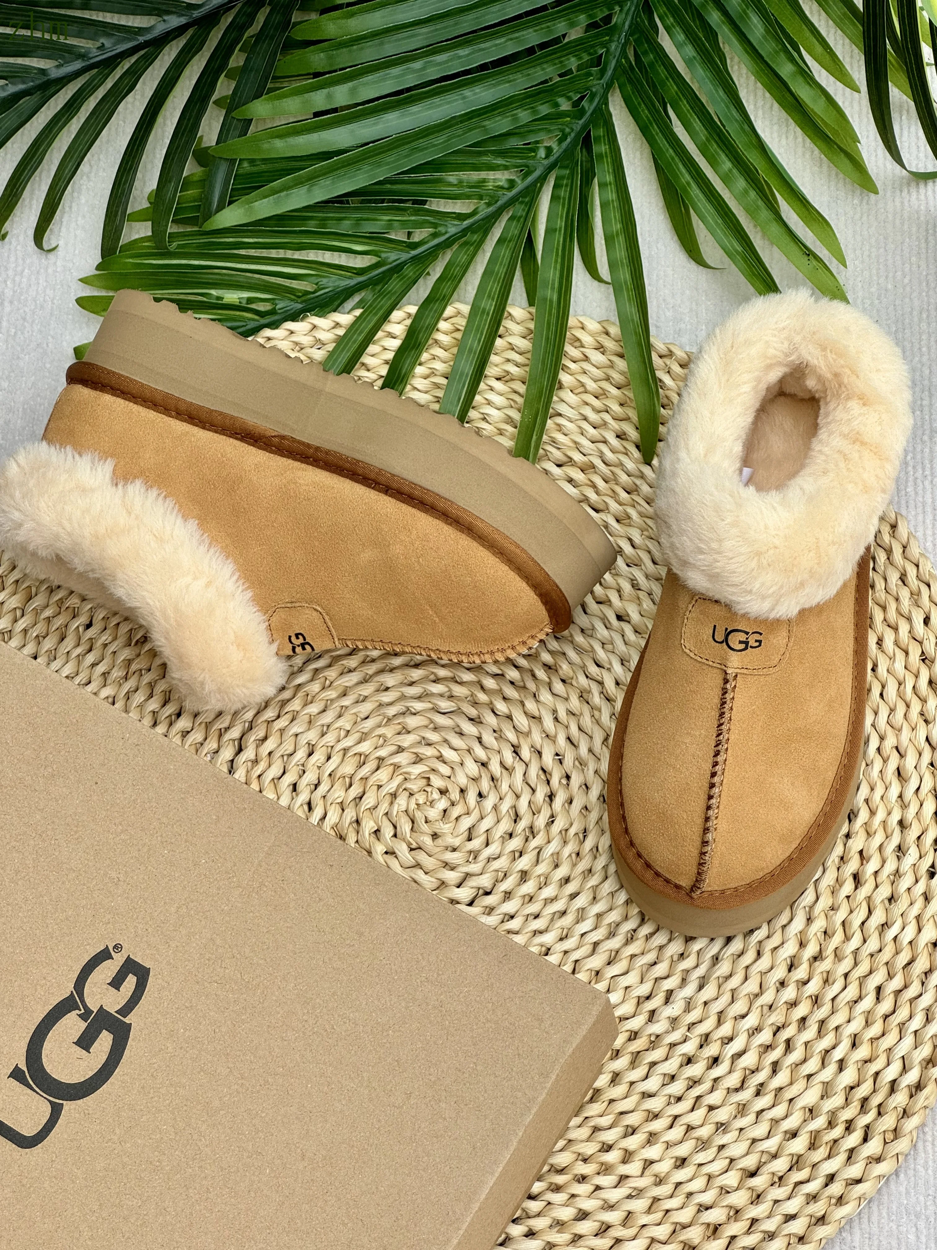 code:3507-385-51.99$-UGG-with box gallery