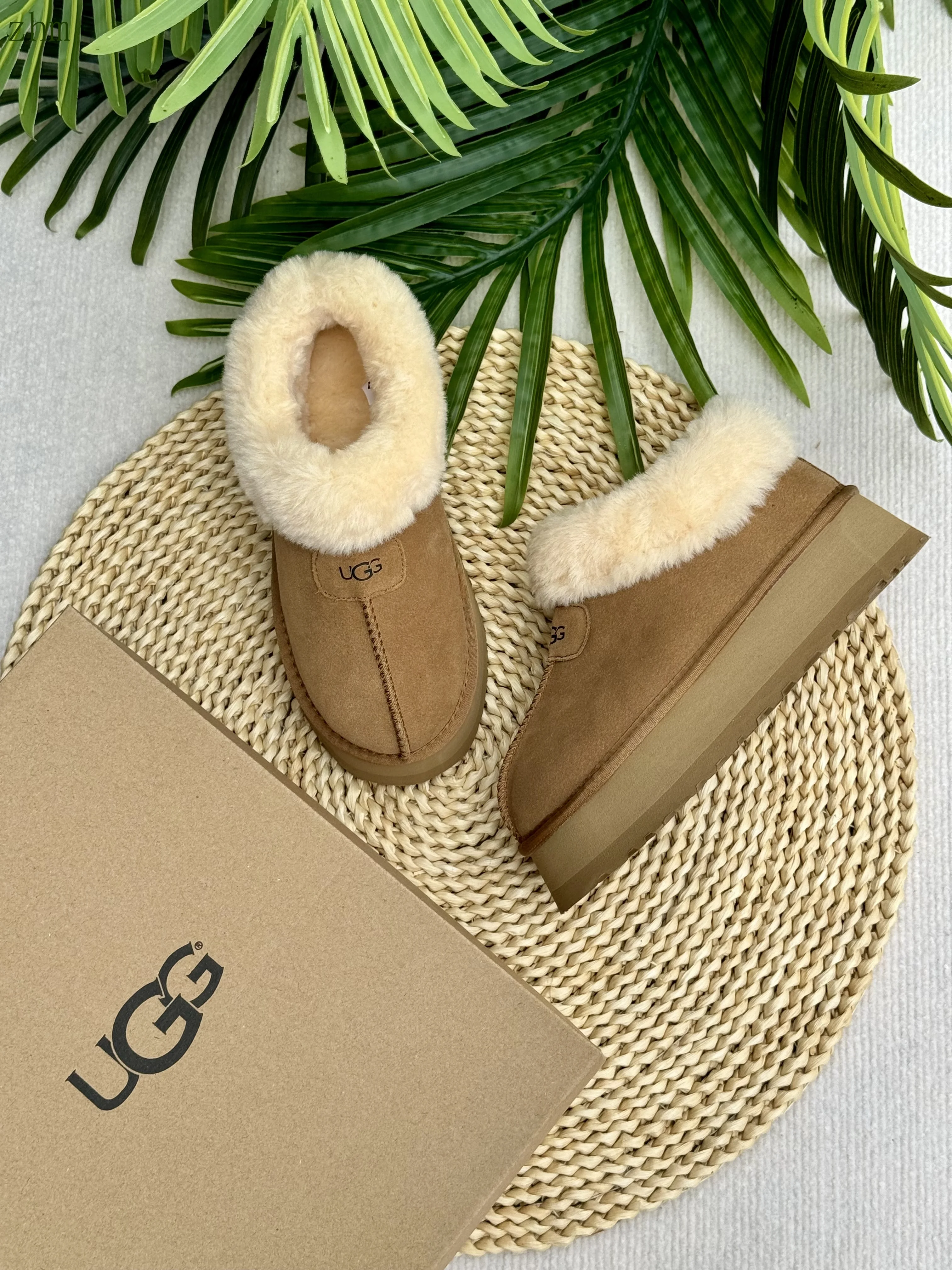 code:3507-385-51.99$-UGG-with box gallery