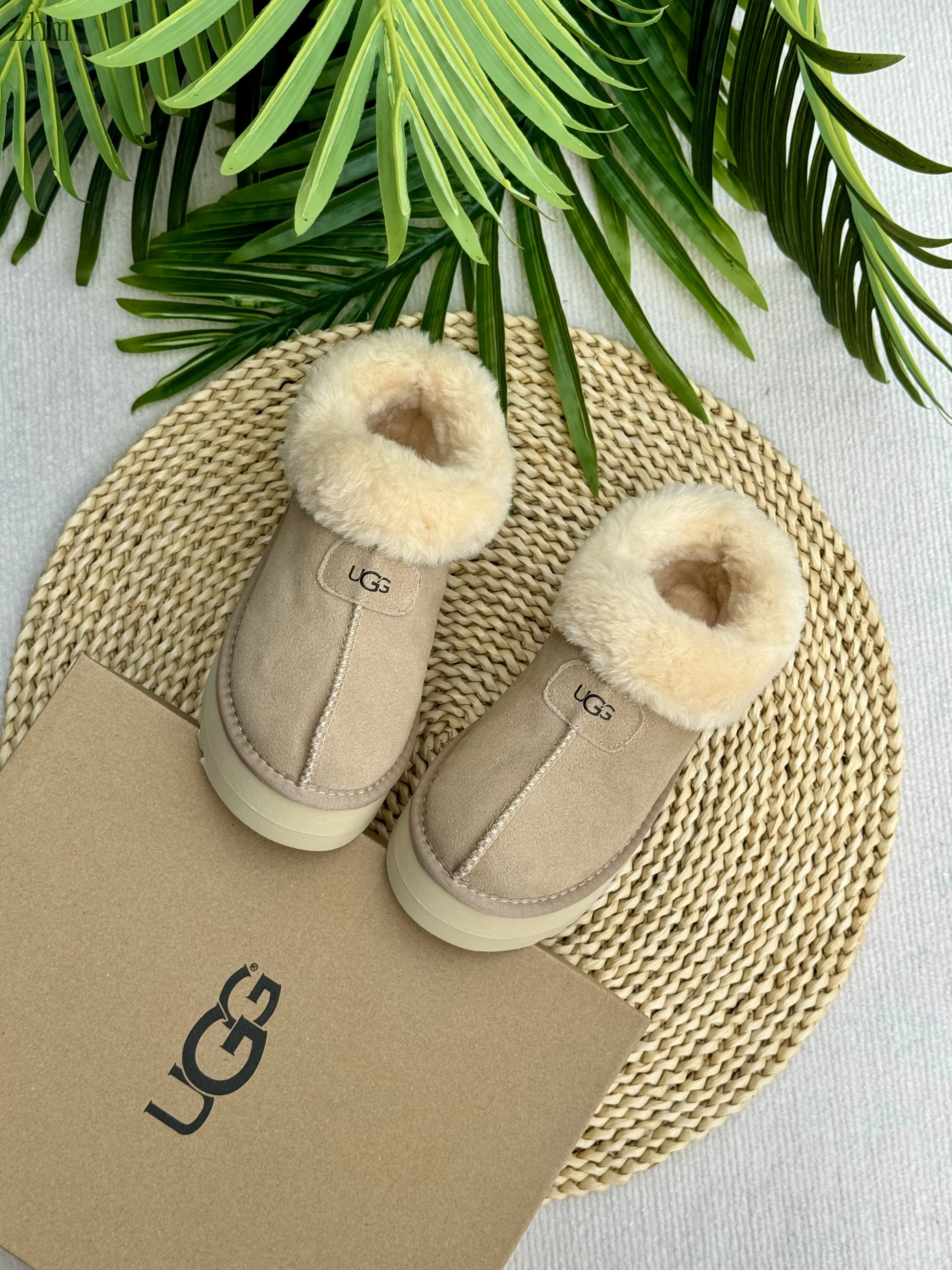 code:3507-385-51.99$-UGG-with box gallery