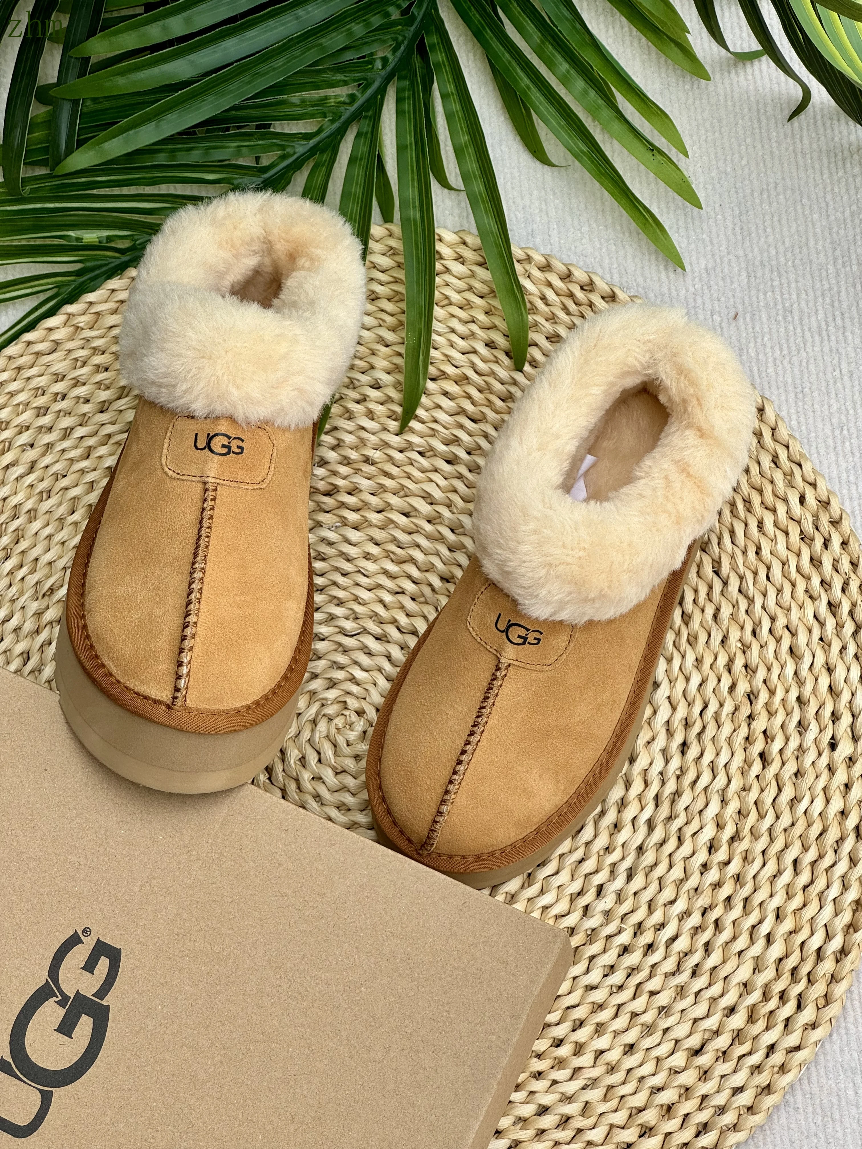 code:3507-385-51.99$-UGG-with box gallery