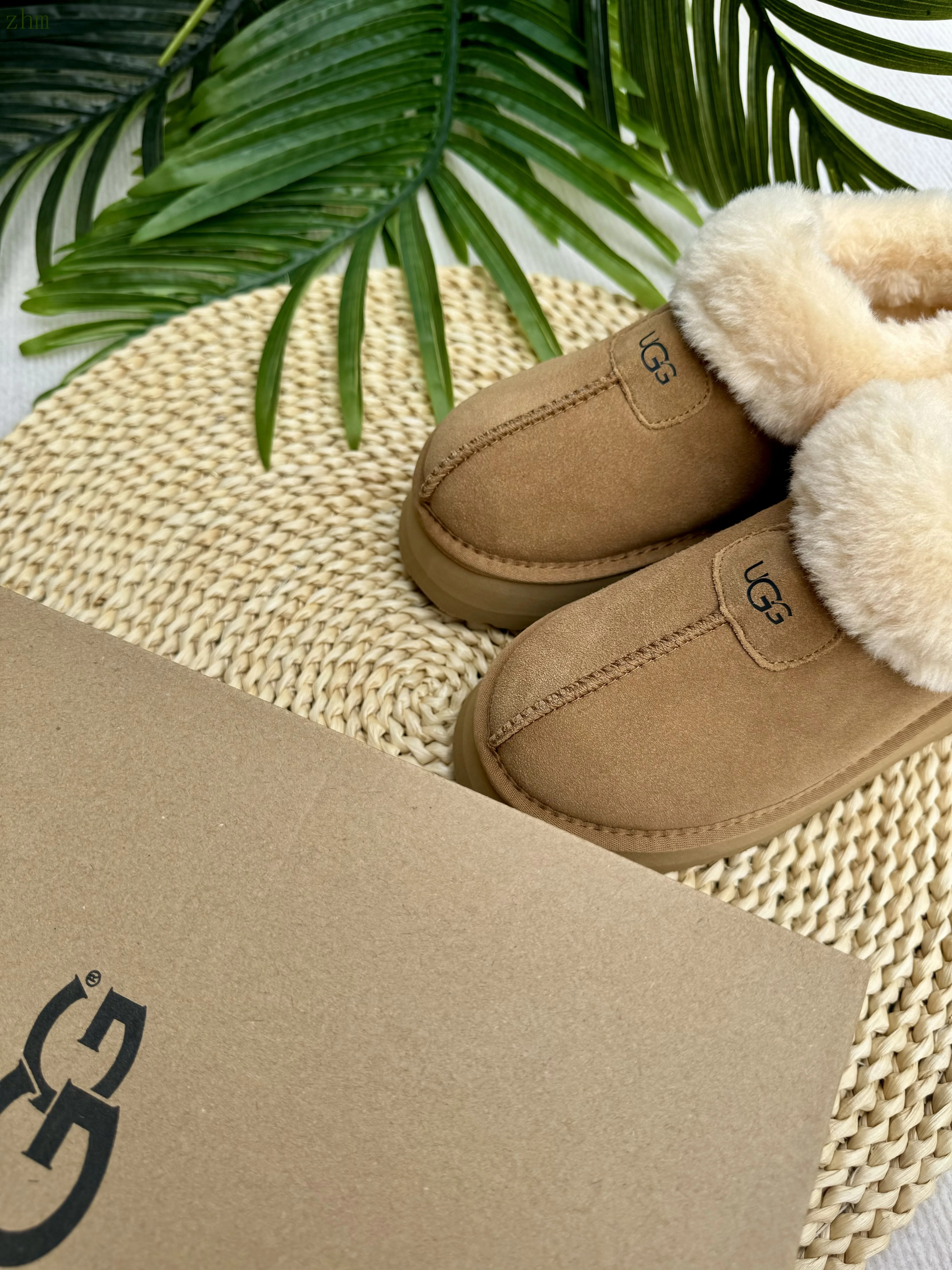 code:3507-385-51.99$-UGG-with box gallery