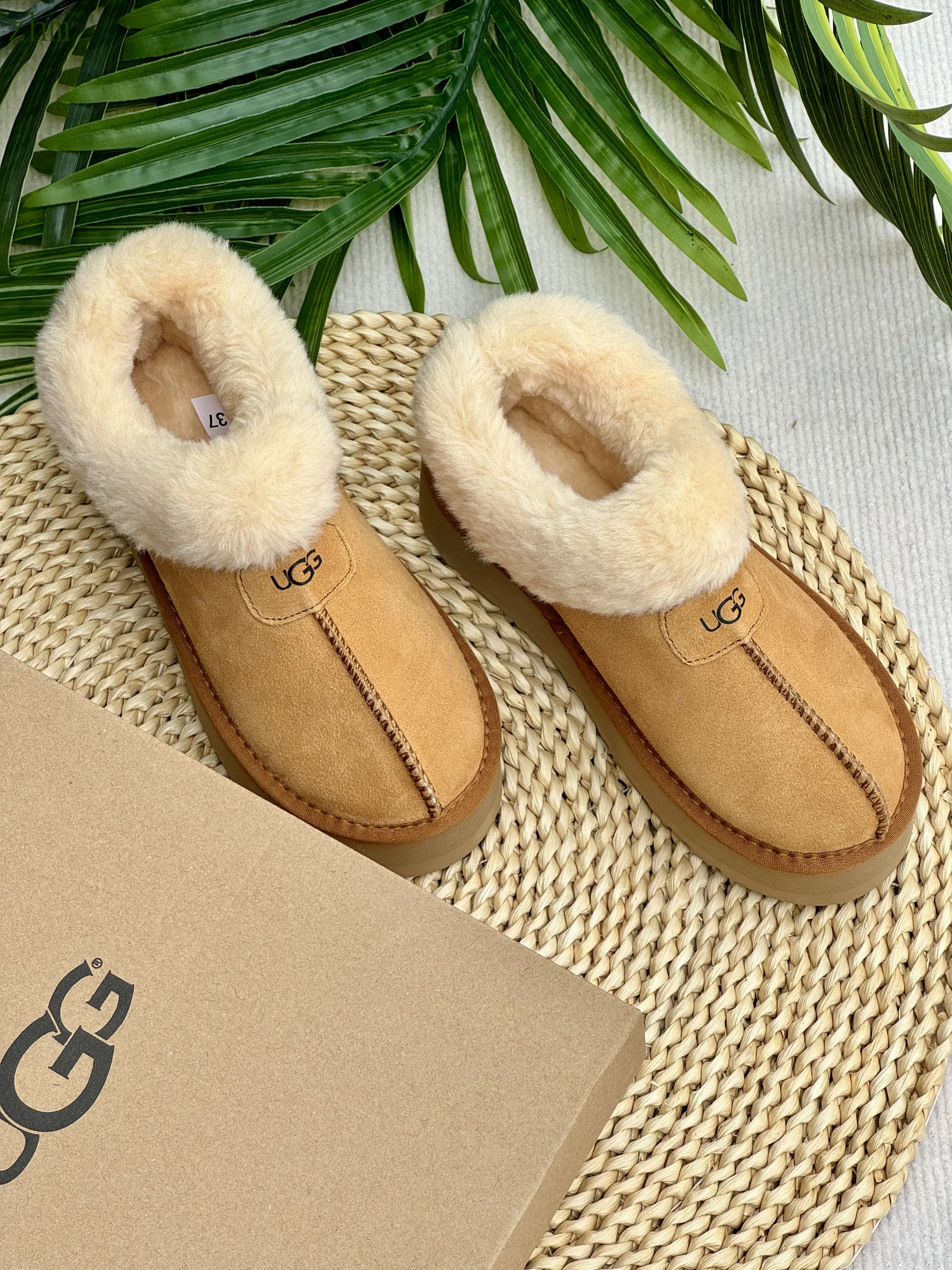 code:3507-385-51.99$-UGG-with box gallery