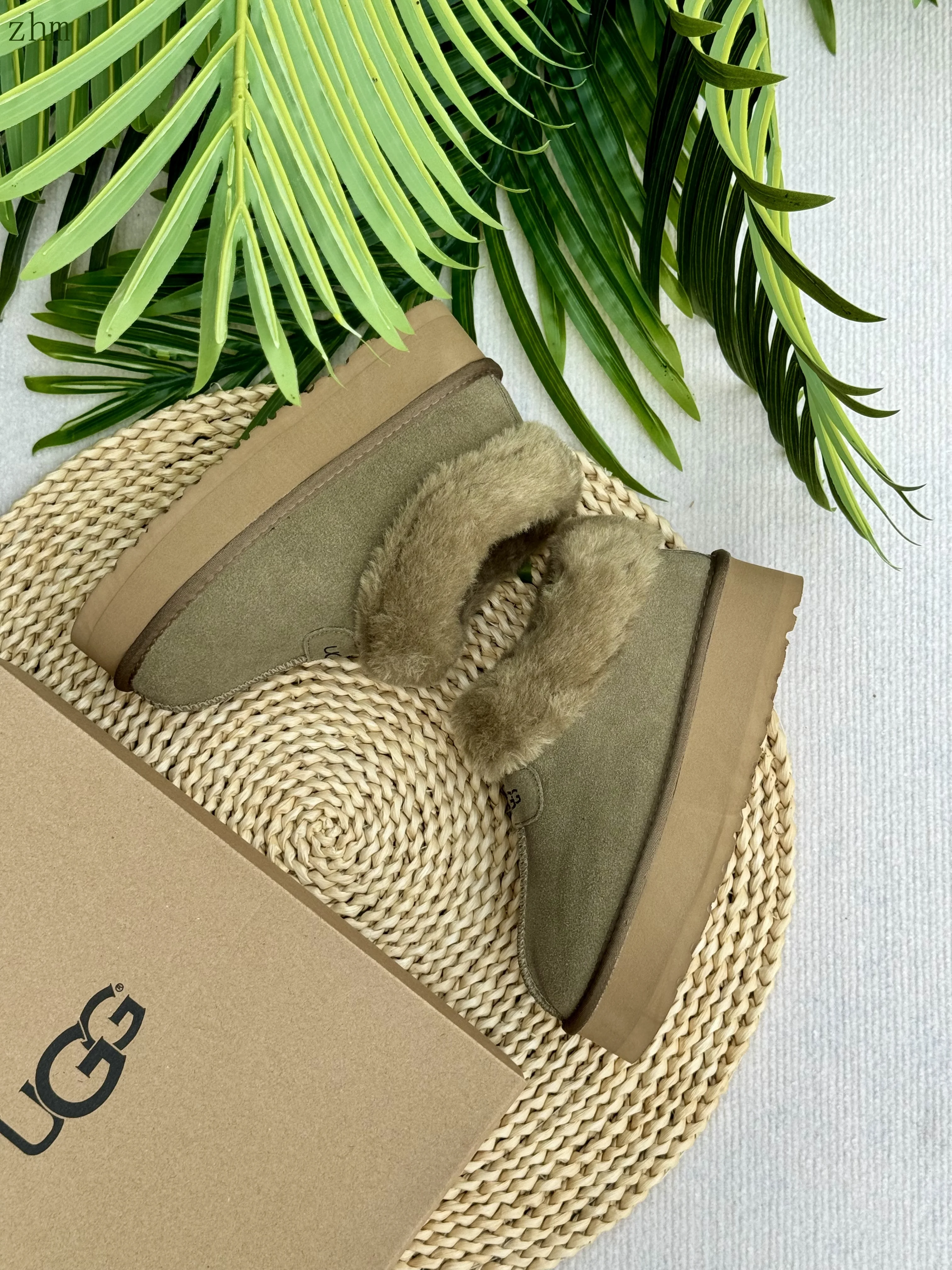 code:3507-385-51.99$-UGG-with box gallery