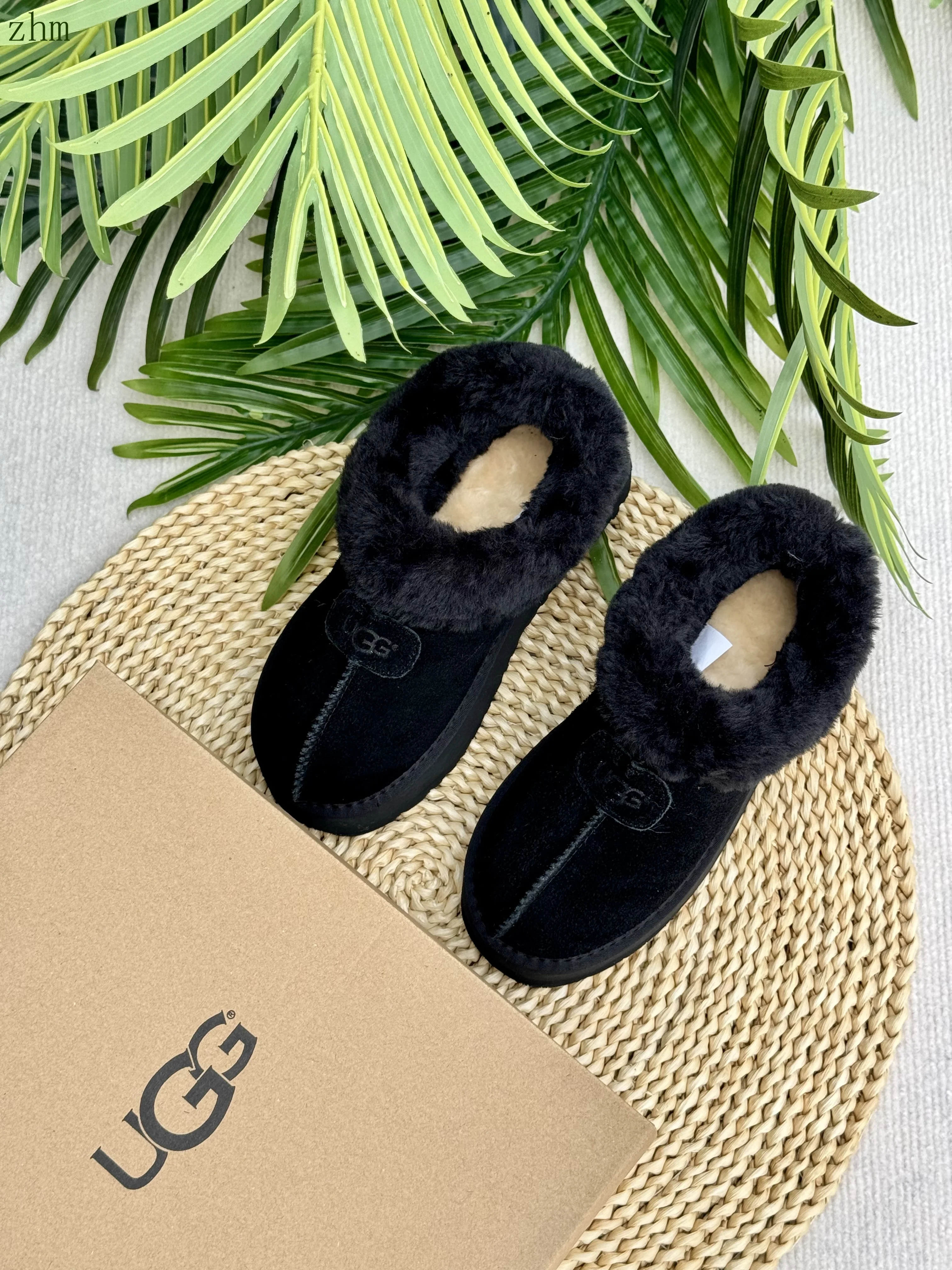 code:3507-385-51.99$-UGG-with box gallery