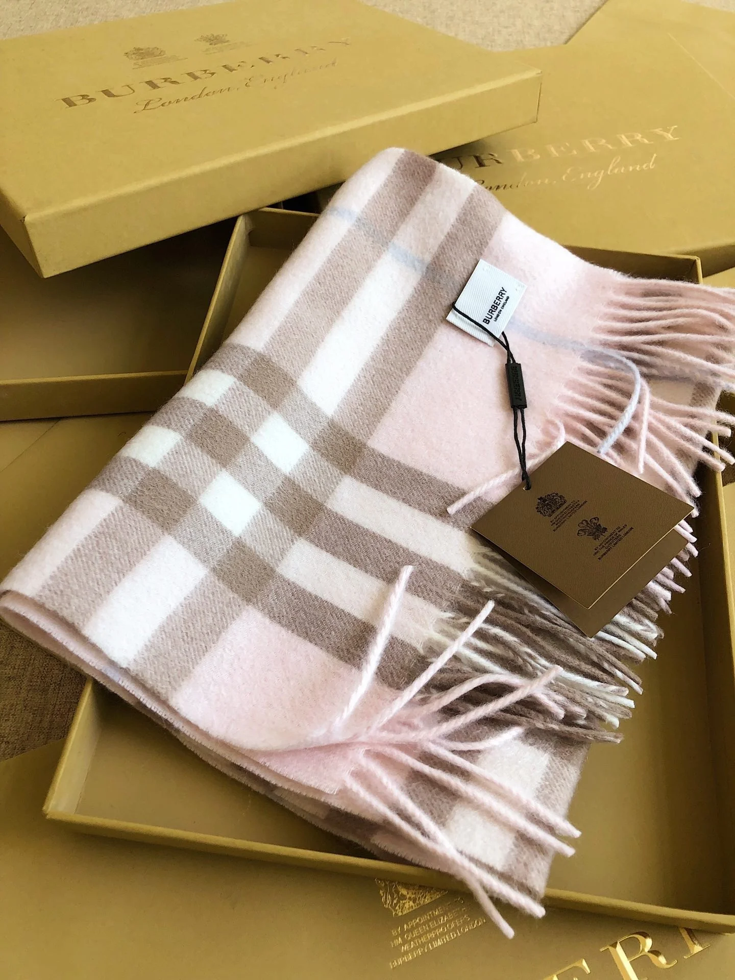 code:3523-235.95-33.99$-Burberry-with box gallery