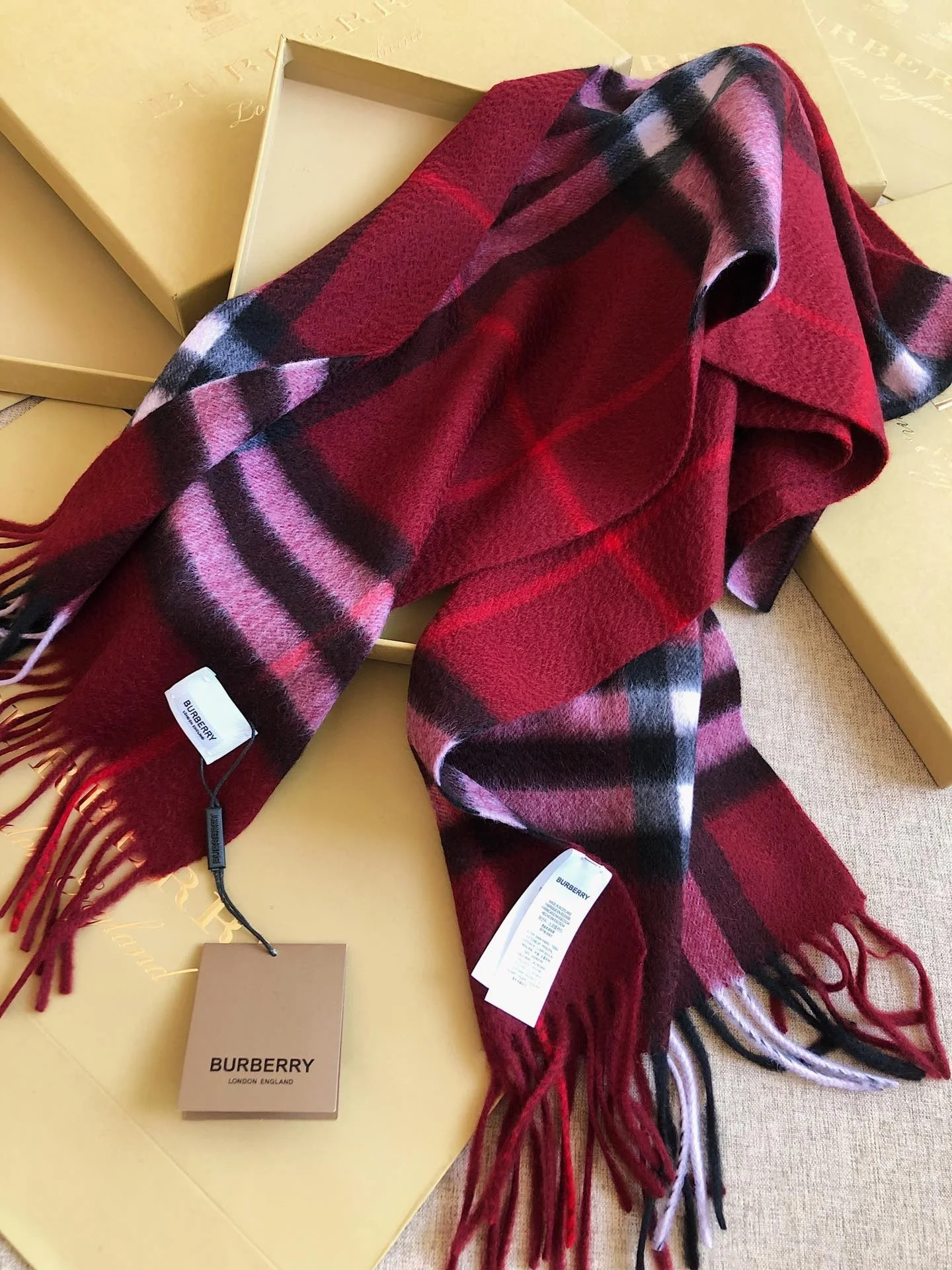 code:3523-235.95-33.99$-Burberry-with box gallery